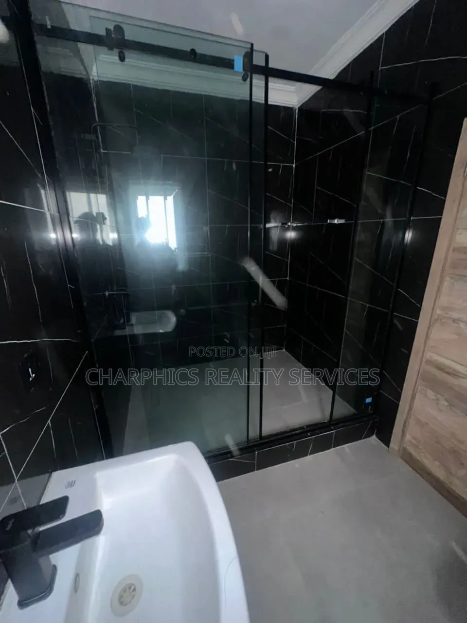 5bdrm Duplex in Osapa london for rent
