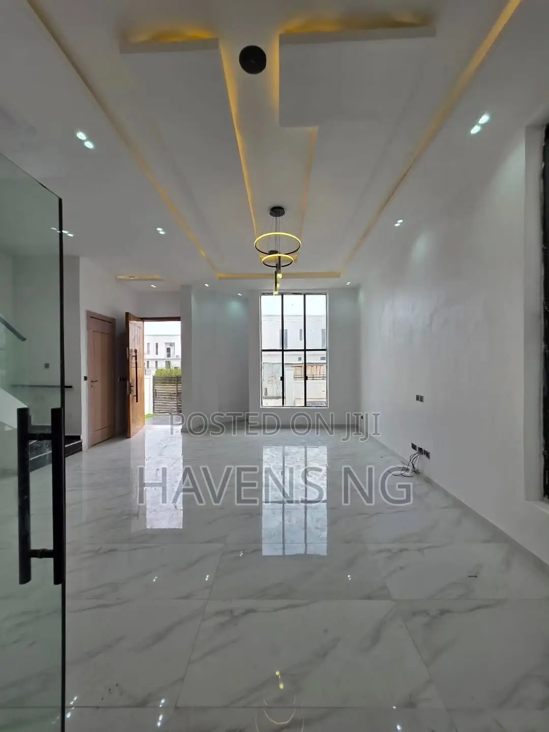 4bdrm Duplex in Chevron for sale