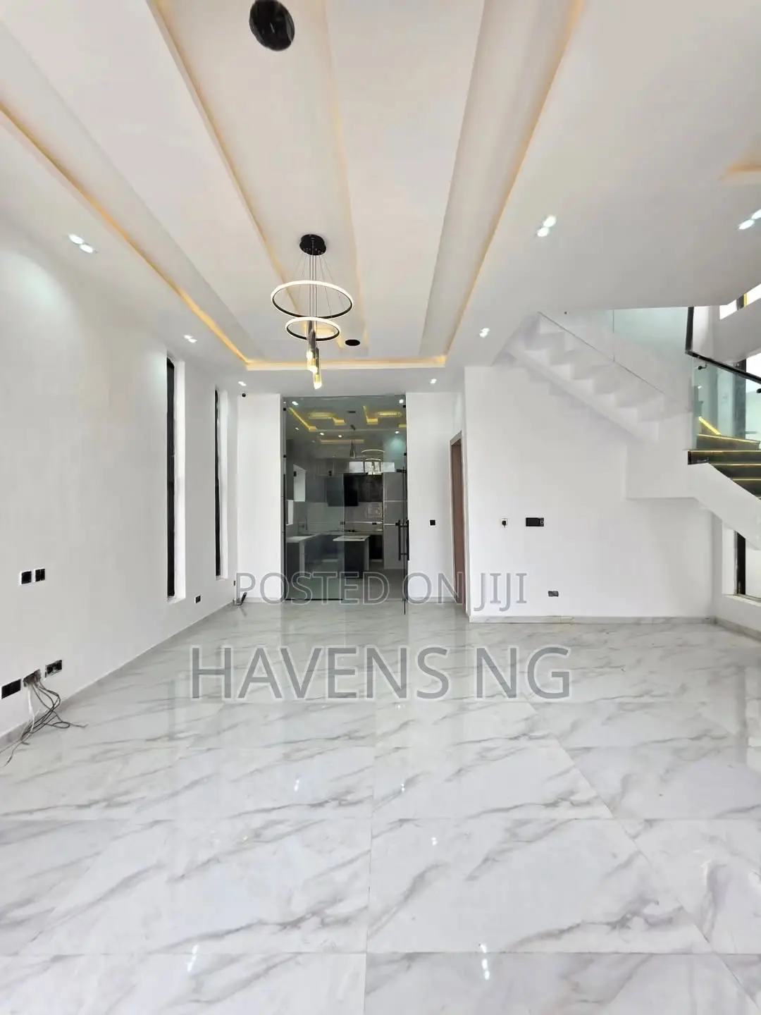 4bdrm Duplex in Chevron for sale