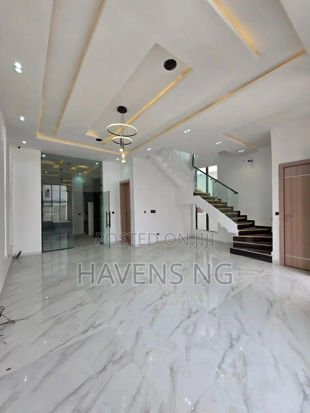 4bdrm Duplex in Chevron for sale