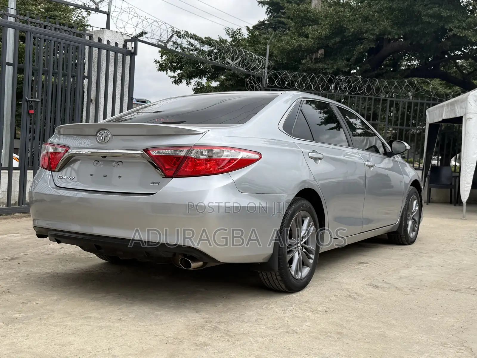 Toyota Camry XLE 4dr Sedan (2.5L 4cyl 6A) 2017 Silver