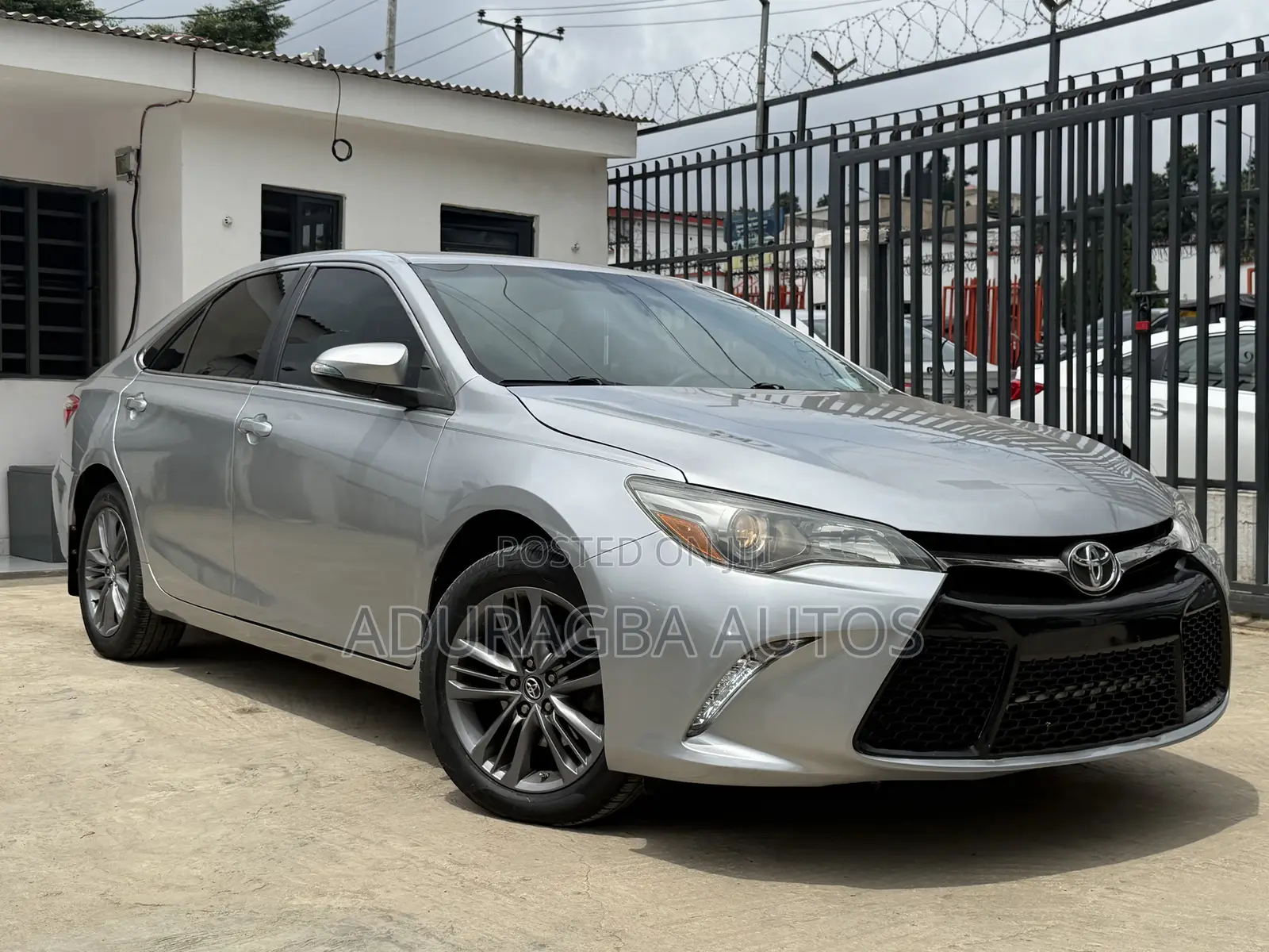 Toyota Camry XLE 4dr Sedan (2.5L 4cyl 6A) 2017 Silver