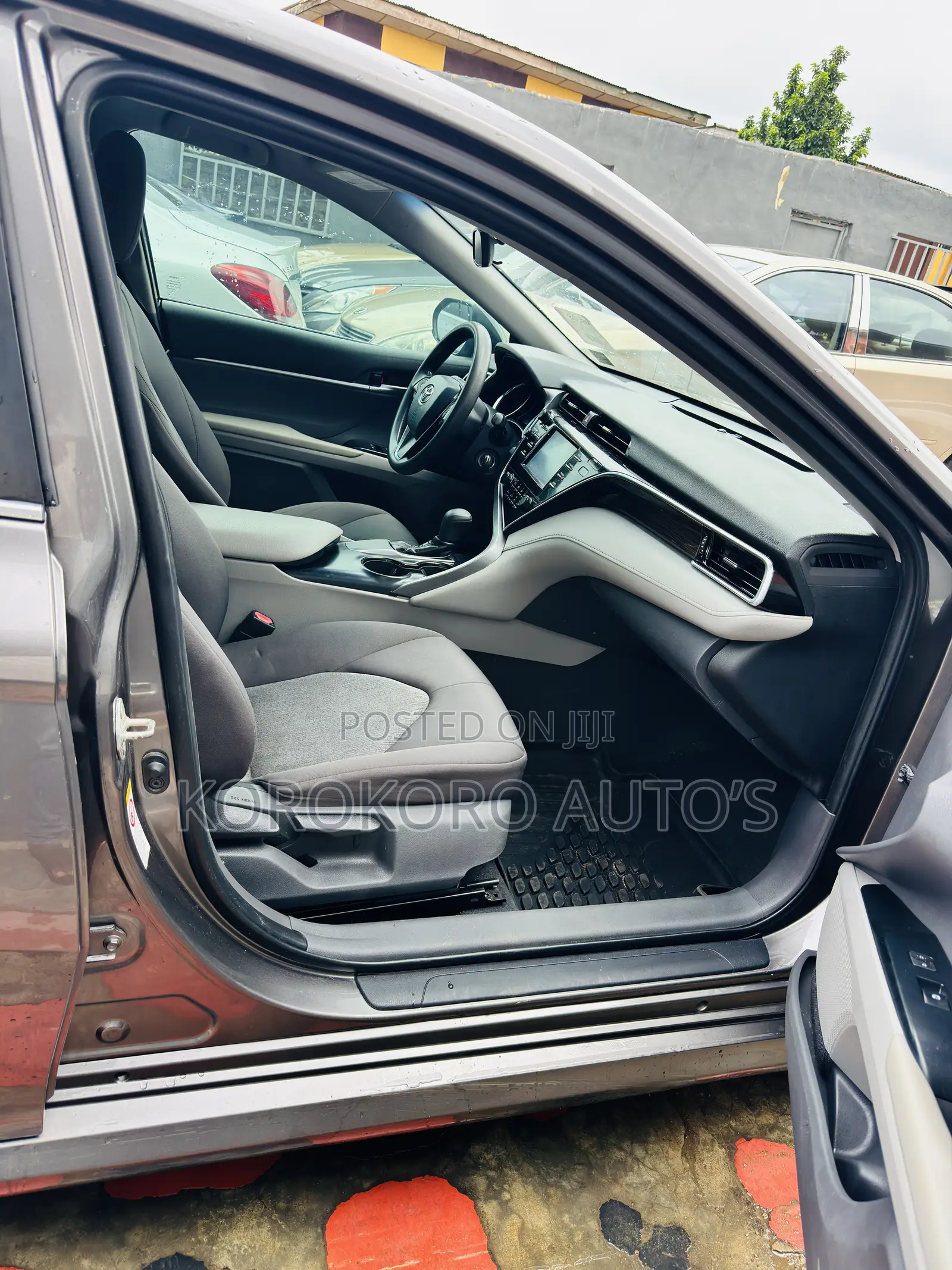 Toyota Camry L FWD (2.5L 4cyl 8AM) 2018 Gray