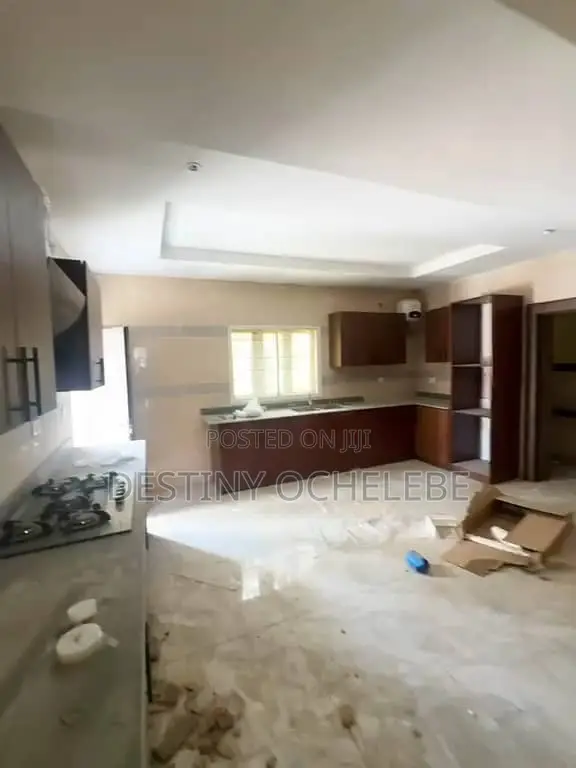 3bdrm Duplex in River Park Estate, for sale