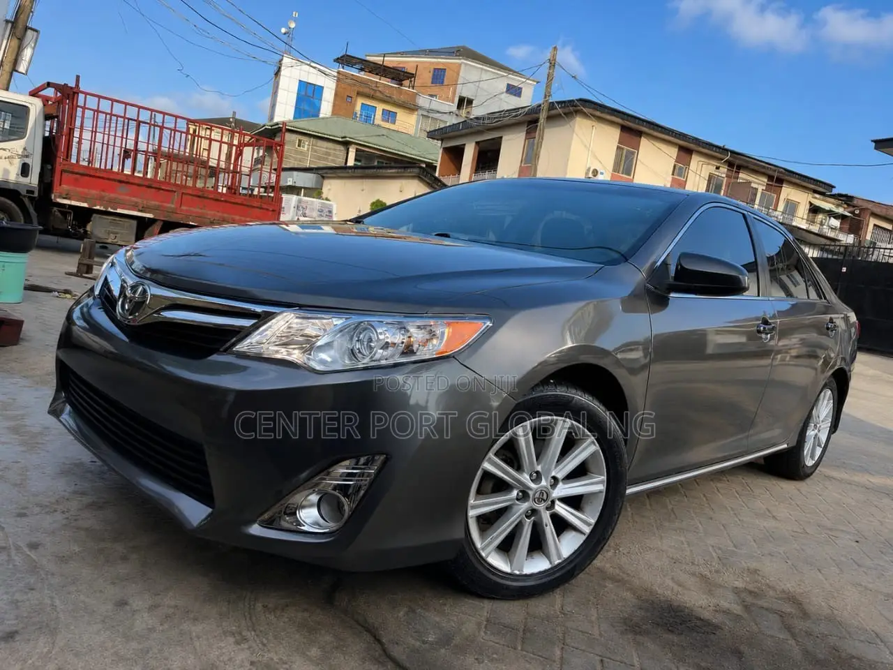 Toyota Camry XLE 4dr Sedan (2.5L 4cyl 6A) 2012 Gray