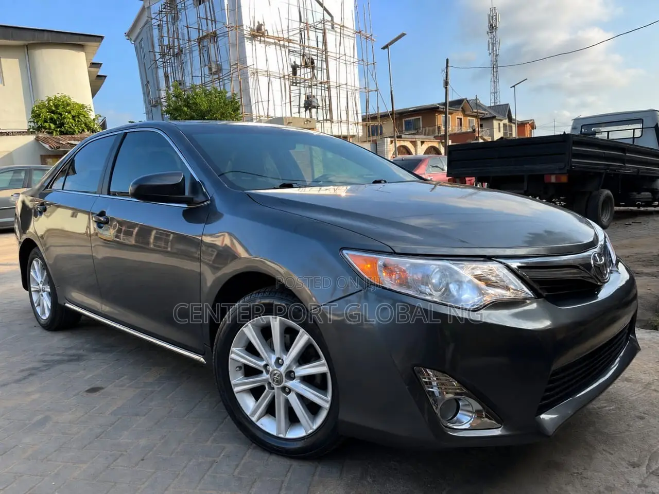 Toyota Camry XLE 4dr Sedan (2.5L 4cyl 6A) 2012 Gray