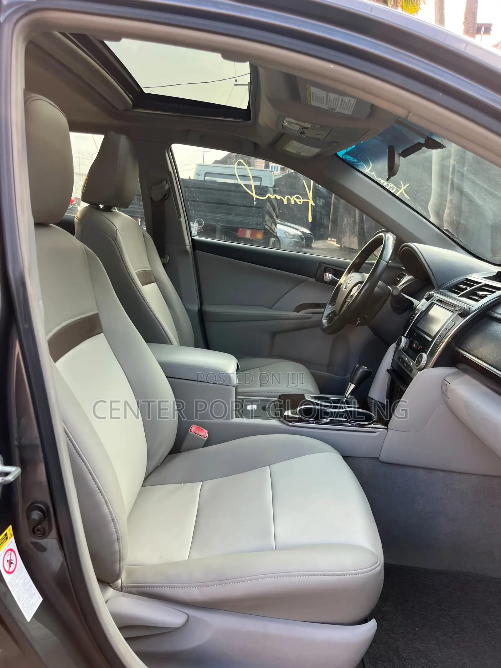 Toyota Camry XLE 4dr Sedan (2.5L 4cyl 6A) 2012 Gray