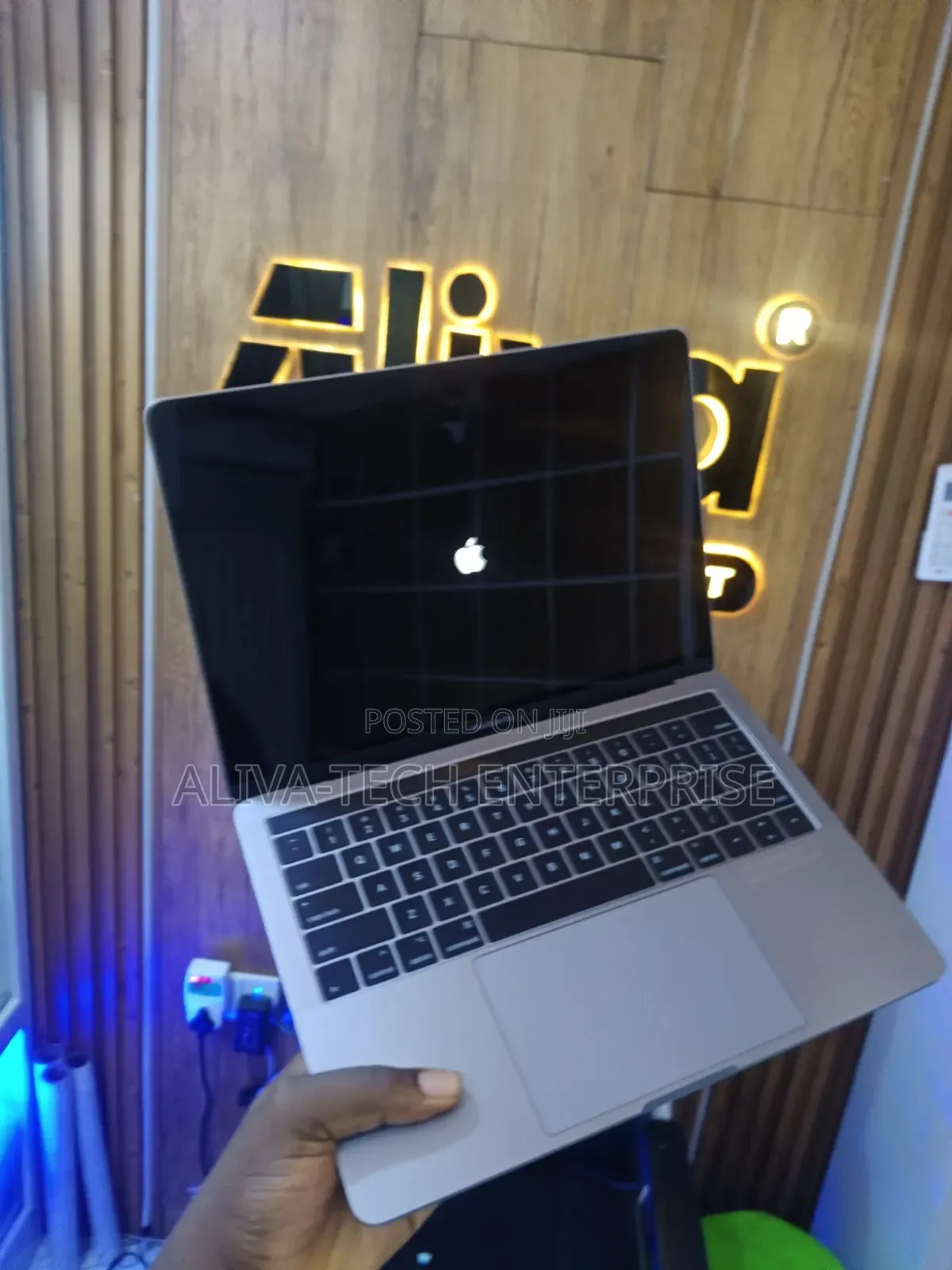 Laptop Apple MacBook Pro 2017 16GB Intel Core i5 SSD 256GB