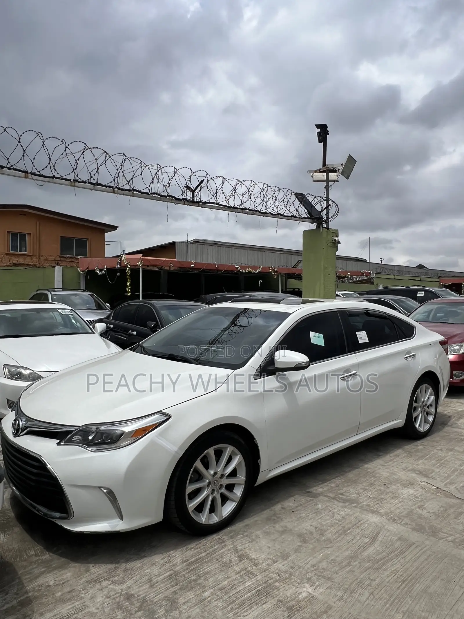 Toyota Avalon XLE 4dr Sedan (3.5L 6cyl 6A) 2014 White