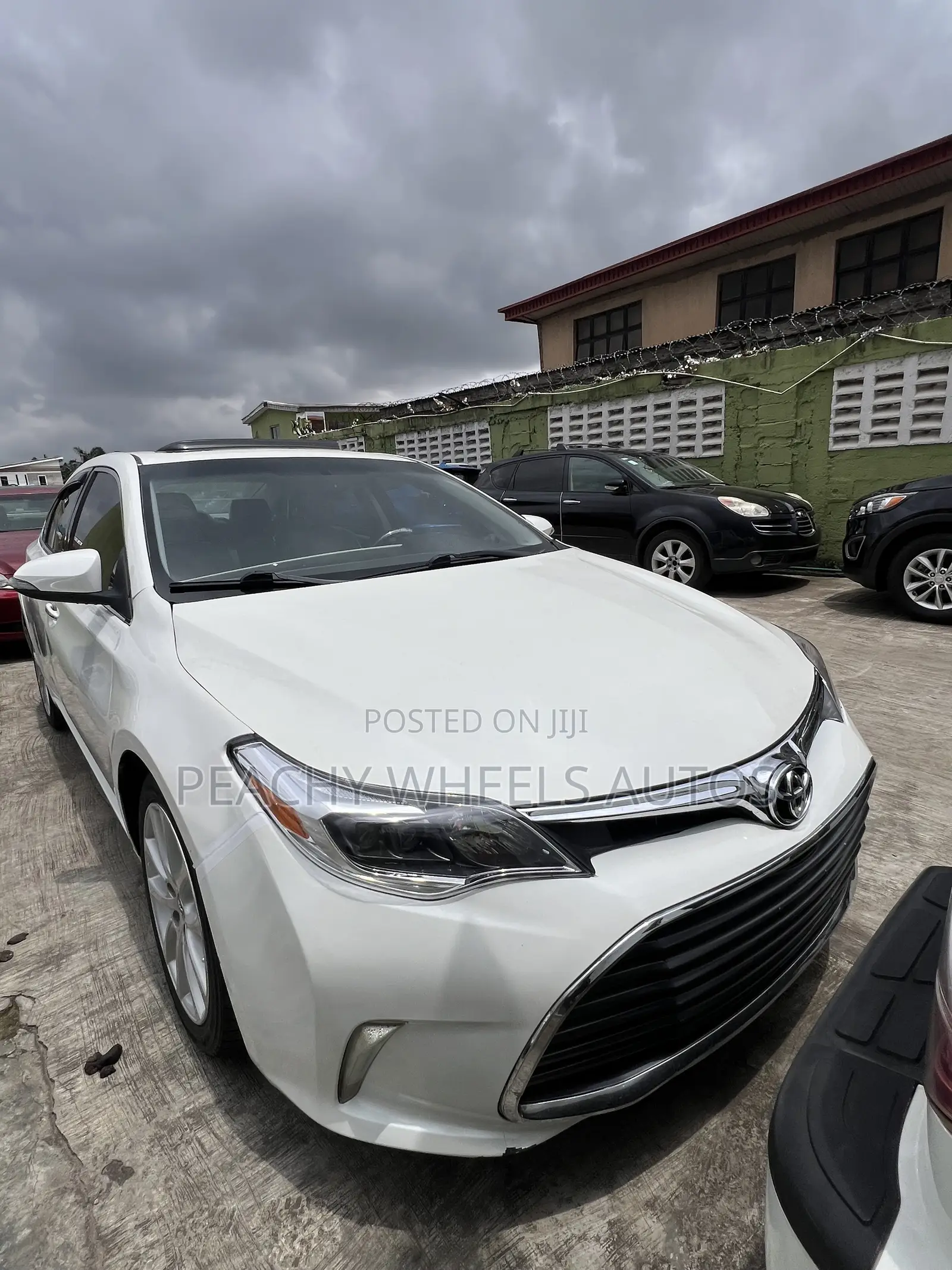 Toyota Avalon XLE 4dr Sedan (3.5L 6cyl 6A) 2014 White