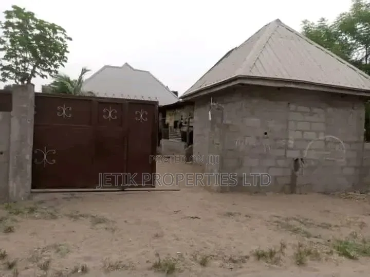 2bdrm Apartment in Nyon, Makurdi for sale