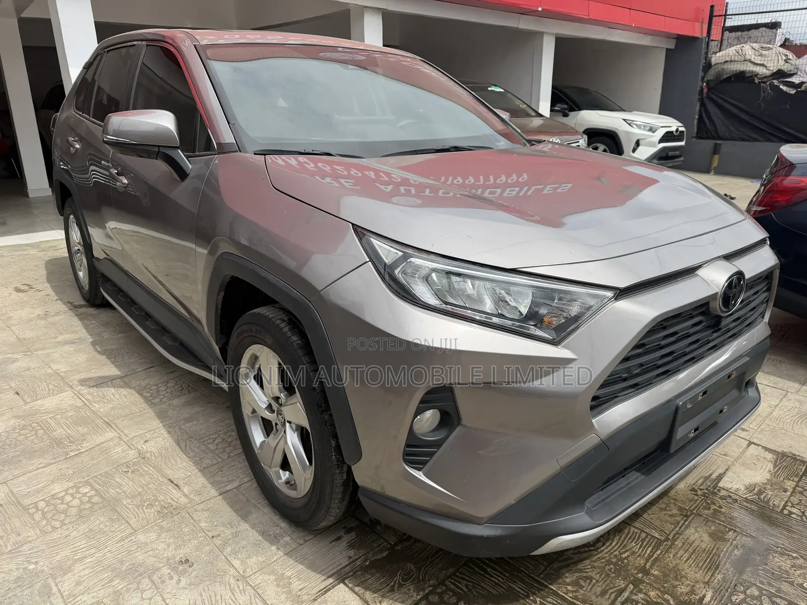 Toyota RAV4 XLE 2021 Gray