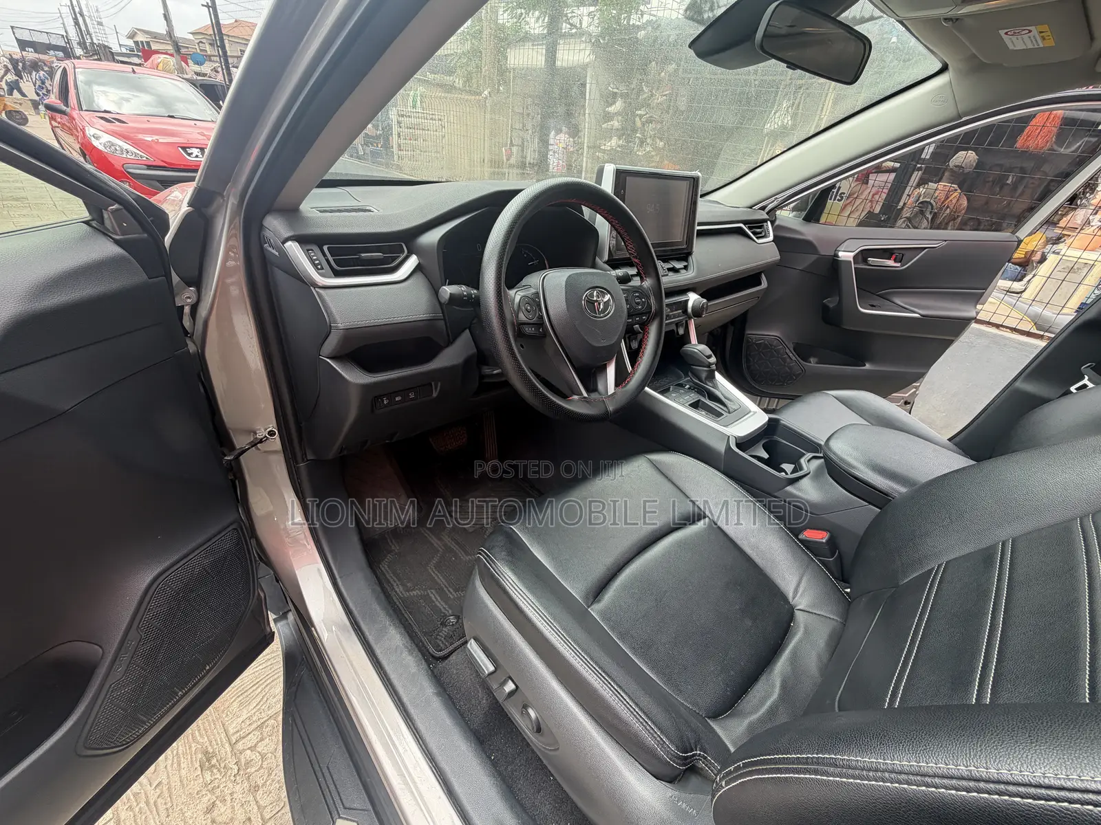 Toyota RAV4 XLE 2021 Gray