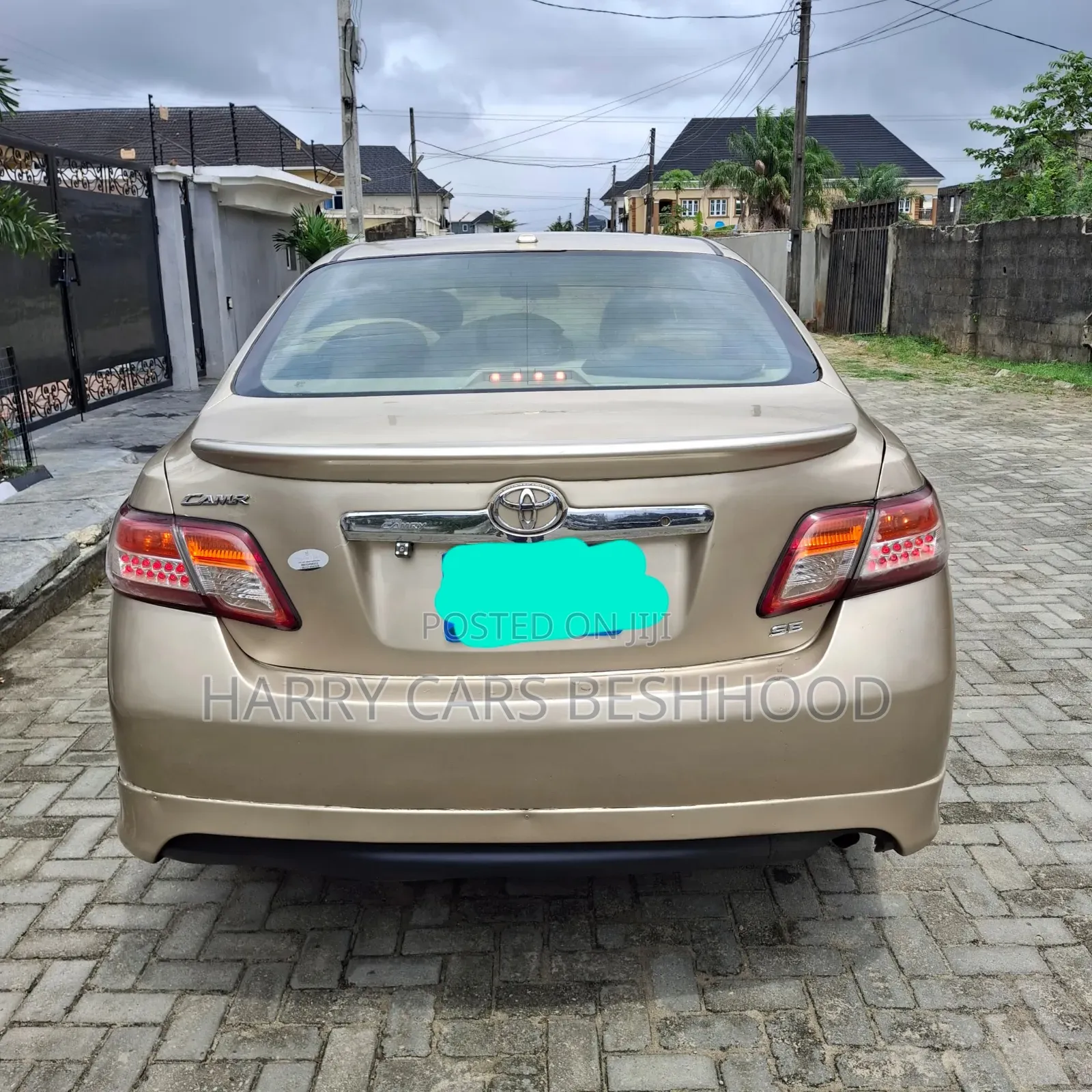 Toyota Camry 2011 Gold
