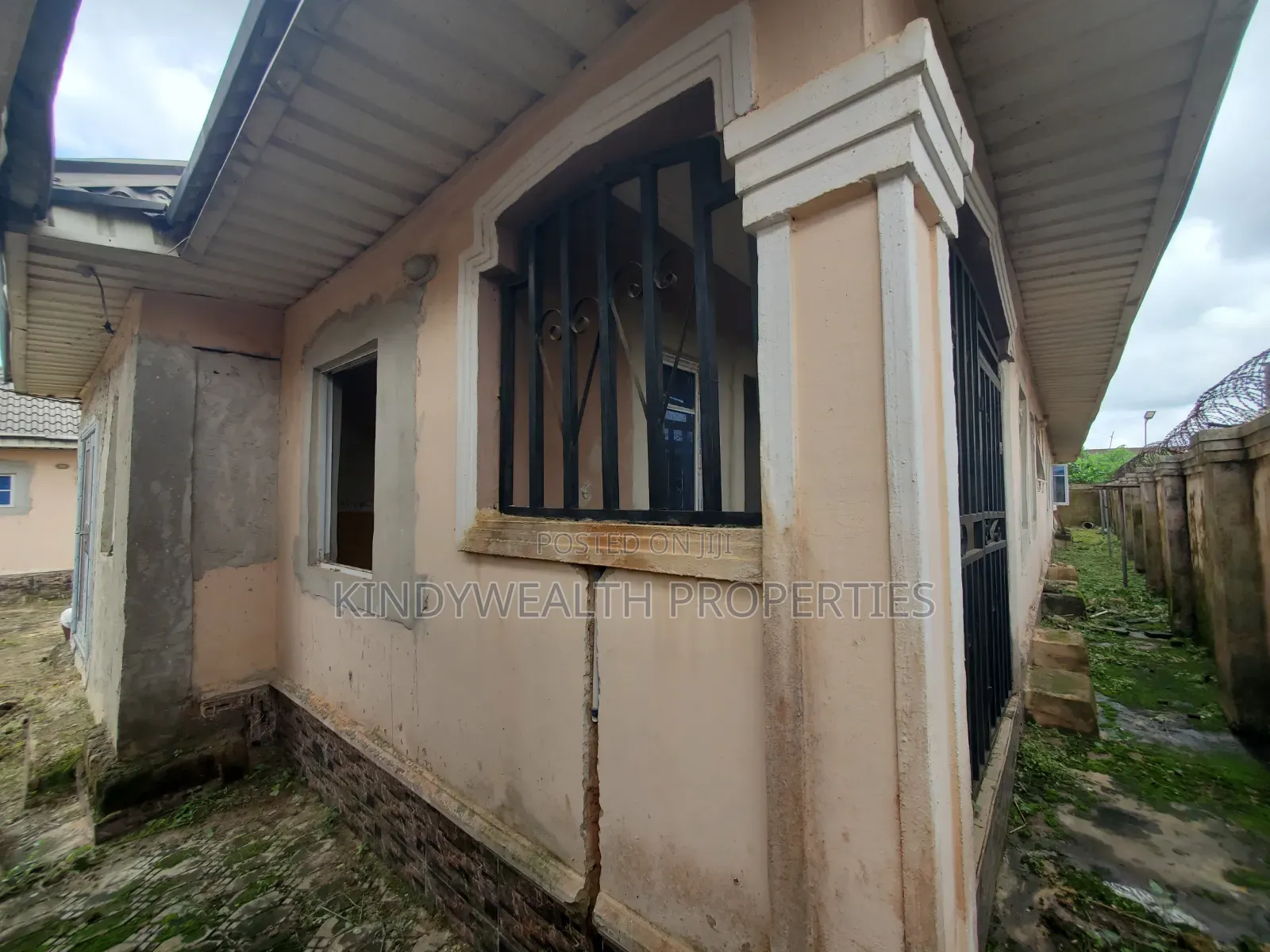 20bdrm Apartment in Agbor, Ikpoba-Okha for sale
