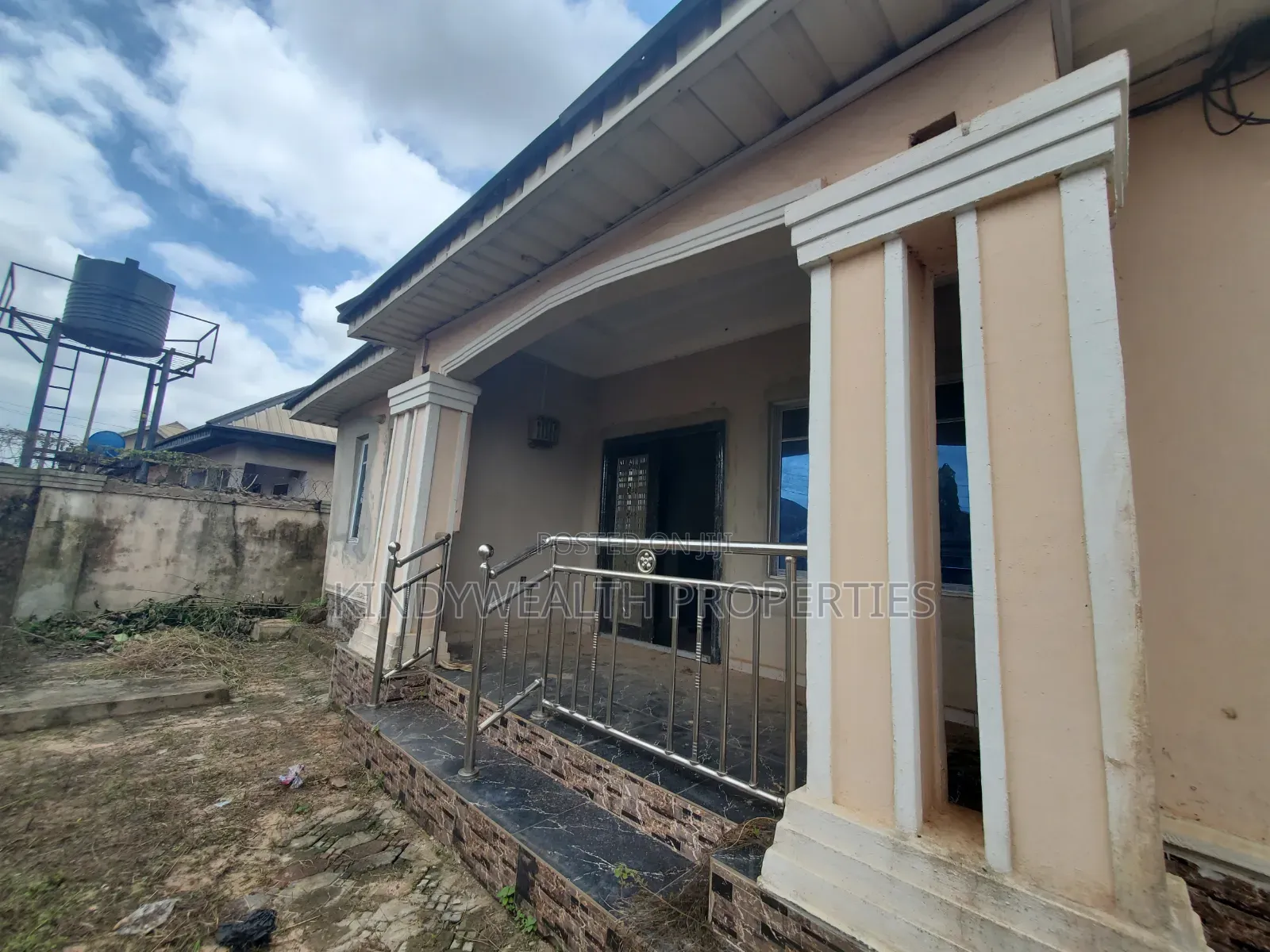 20bdrm Apartment in Agbor, Ikpoba-Okha for sale