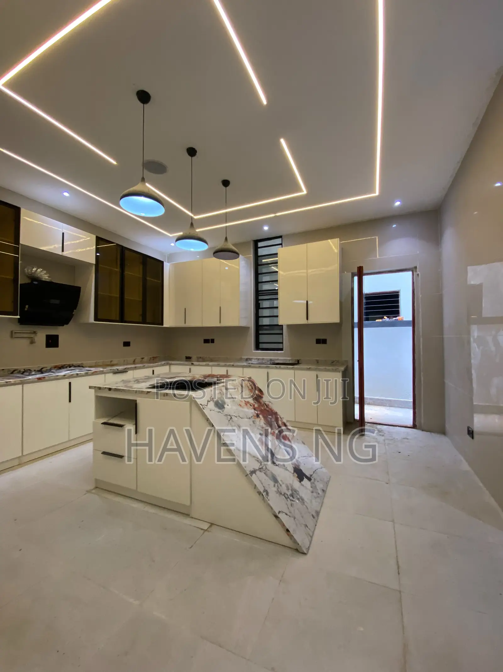 5bdrm Duplex in Ikota for sale