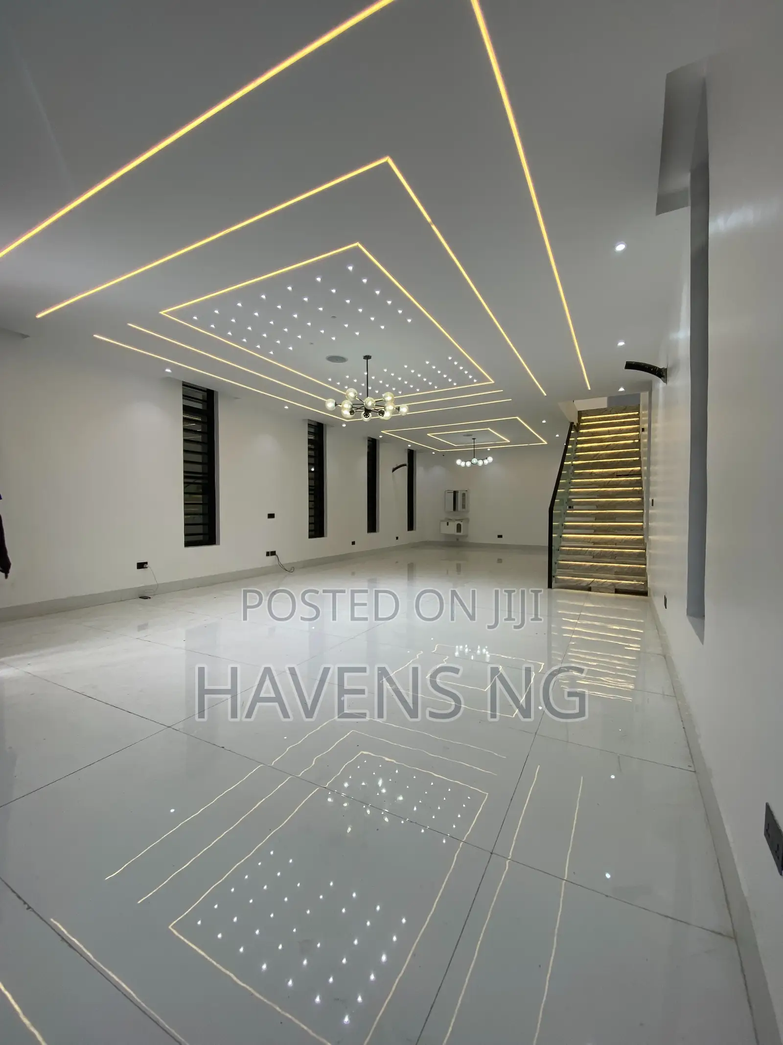 5bdrm Duplex in Ikota for sale