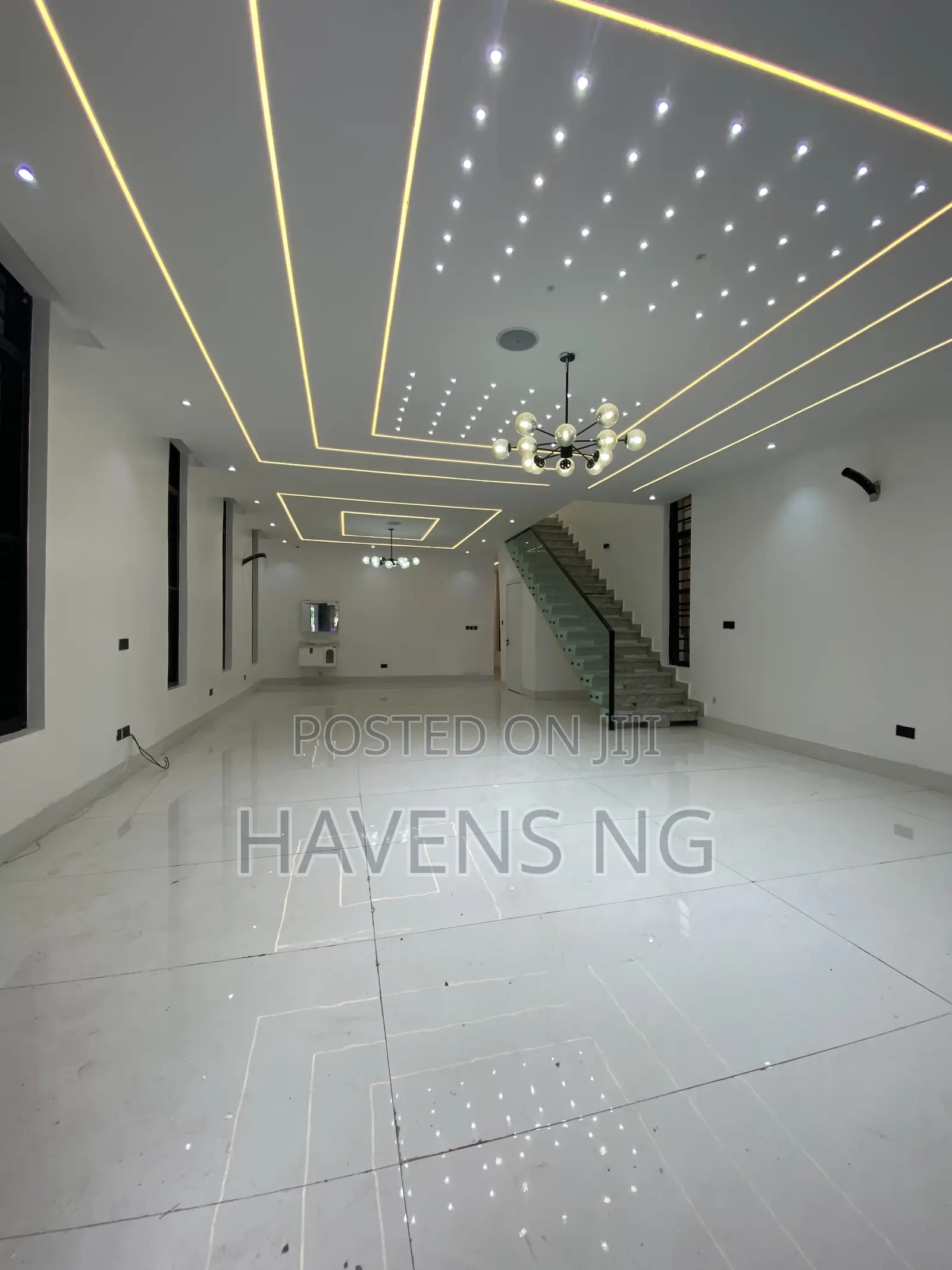 5bdrm Duplex in Ikota for sale