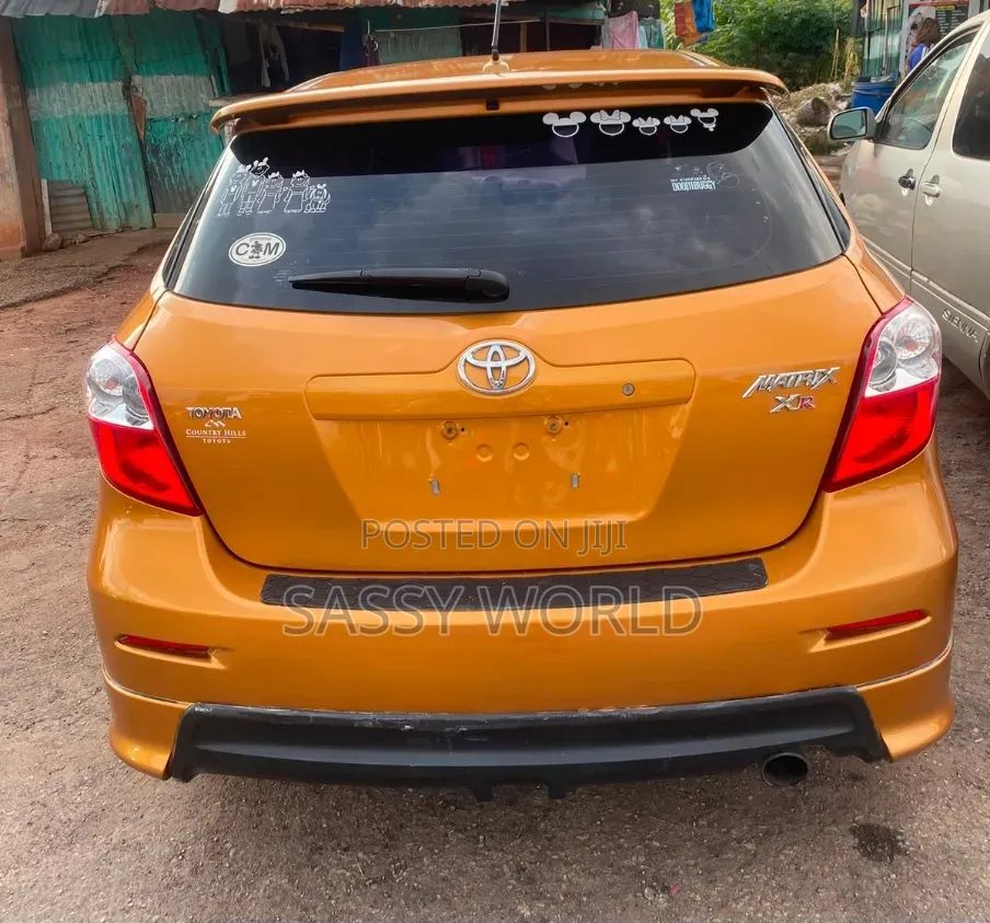 Toyota Matrix 2010 Orange