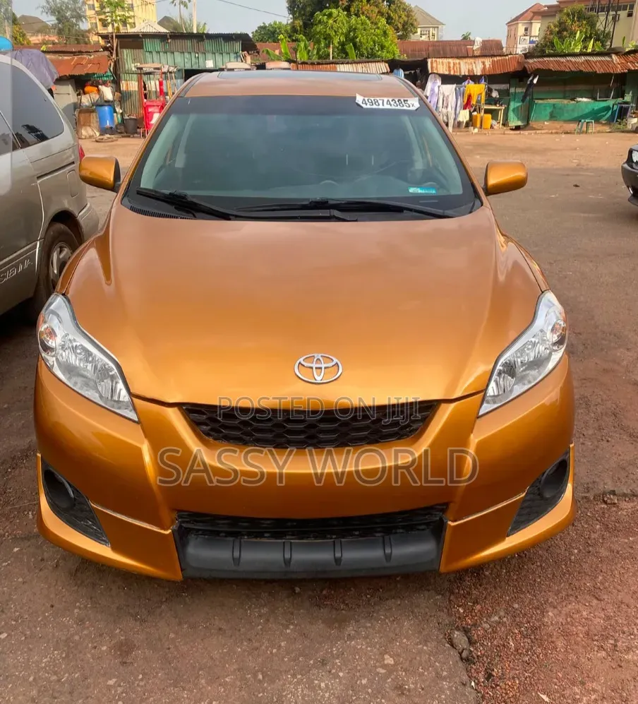 Toyota Matrix 2010 Orange