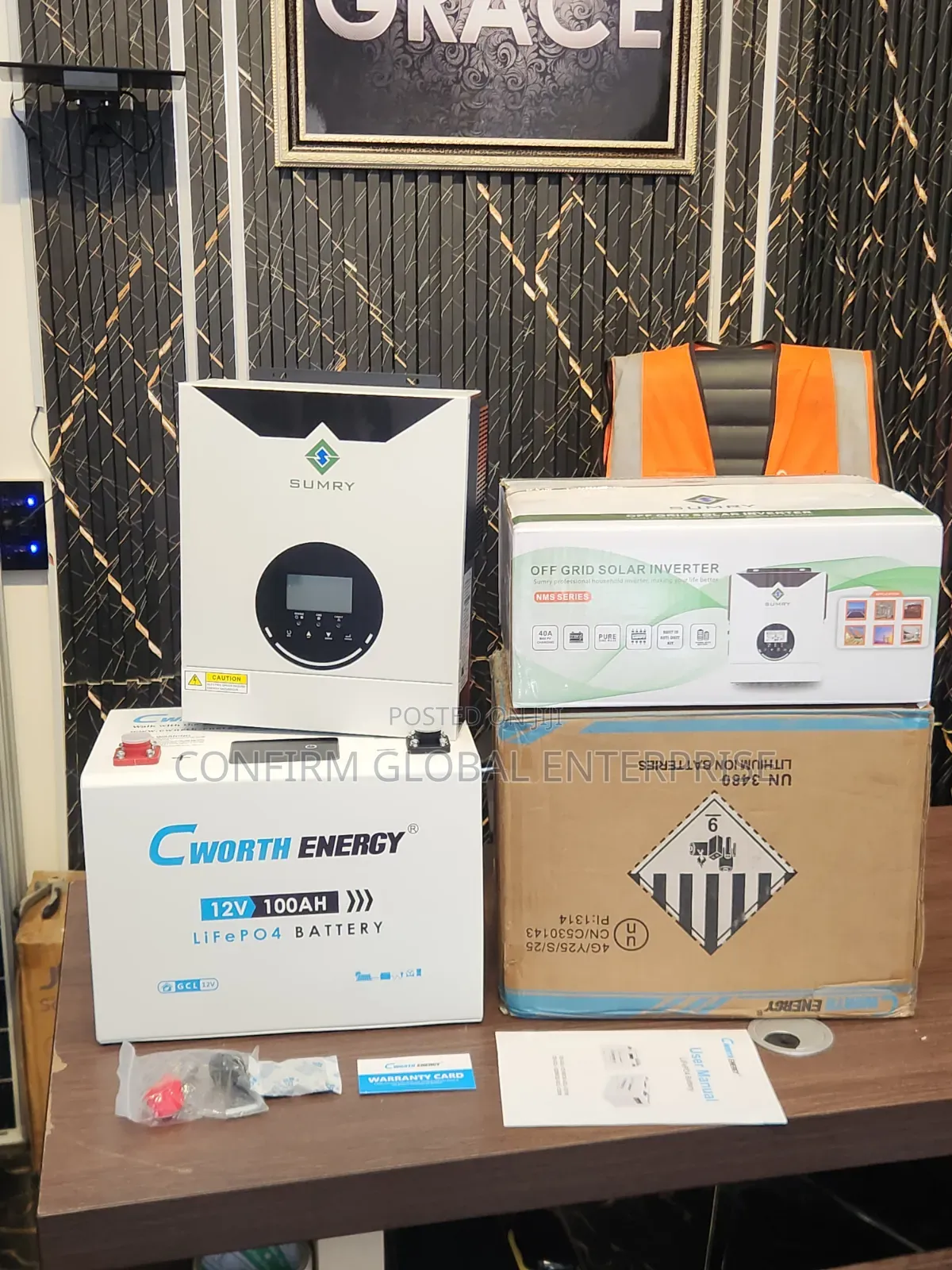 Powerful 1.3kWh Solar Lithium Battery With 1Kva Hybrid Inverter