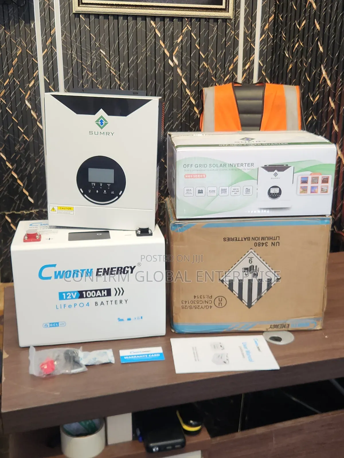Powerful 1.3kWh Solar Lithium Battery With 1Kva Hybrid Inverter