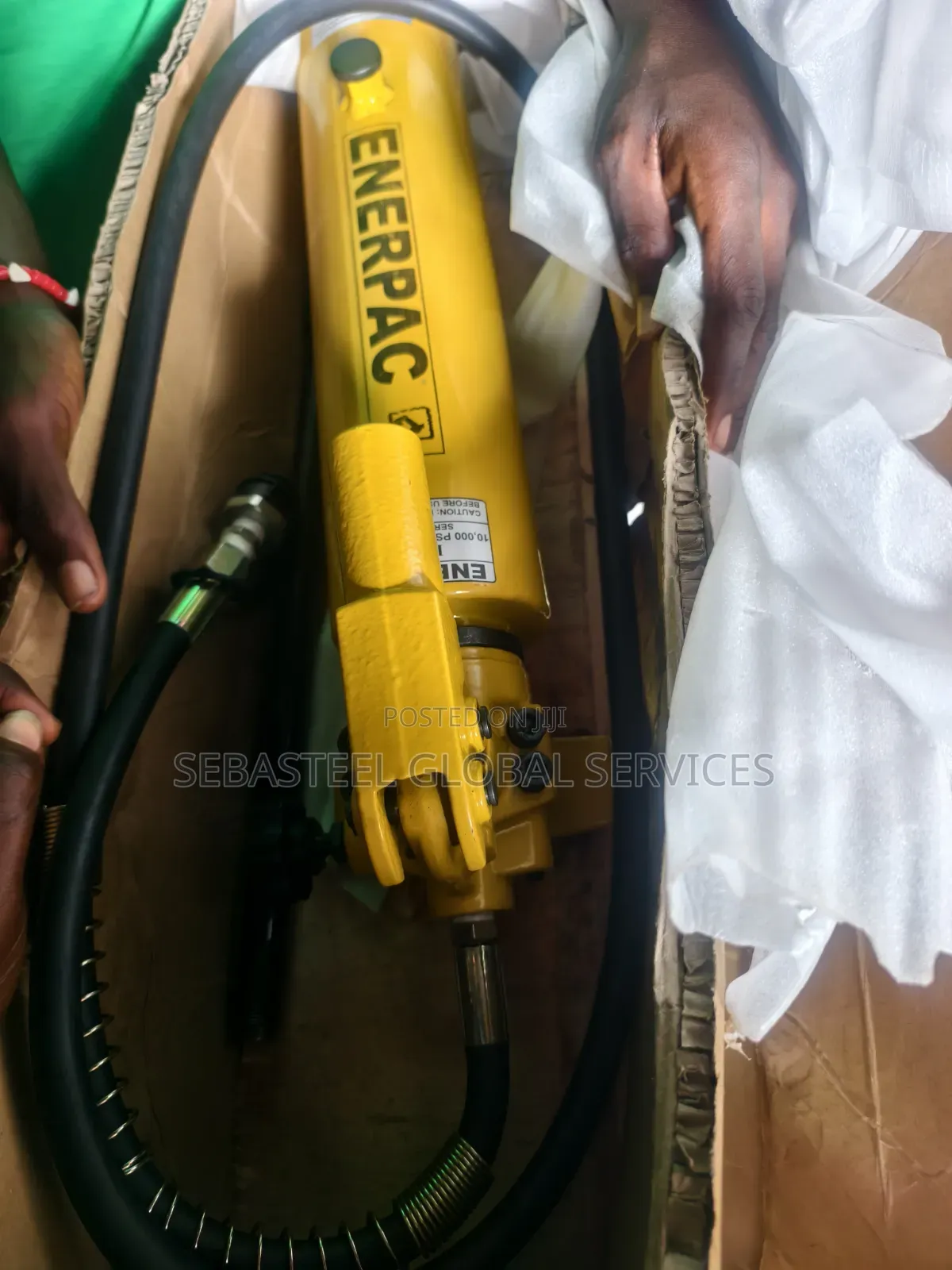 ENERPAC P-801 Hydraulic Hand Pump – 10,000 PSI / 700 Bar
