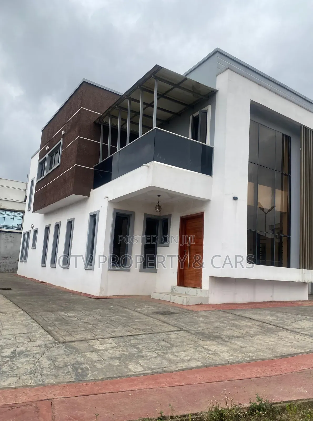 4bdrm Duplex in Oluyole Estate for sale