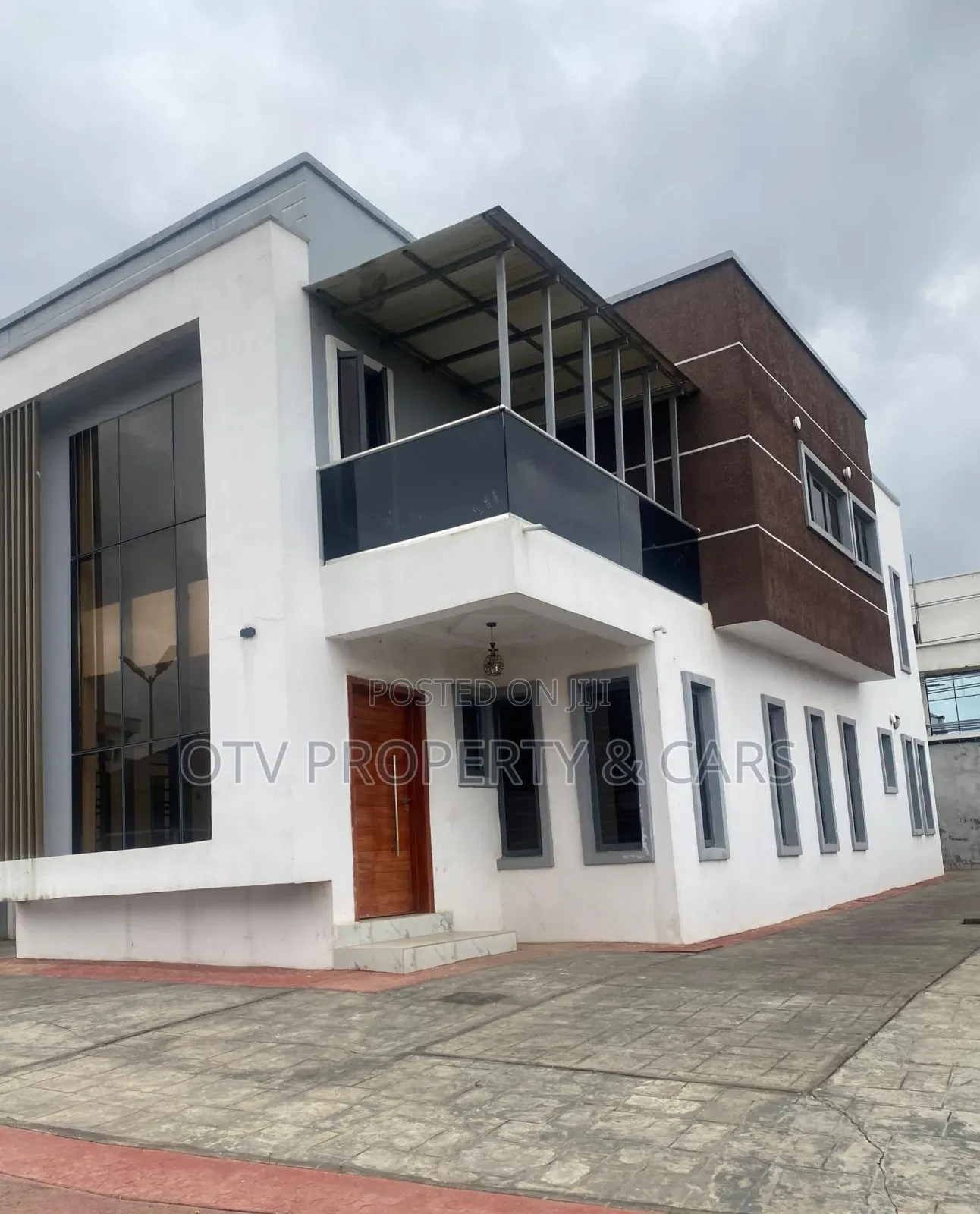 4bdrm Duplex in Oluyole Estate for sale