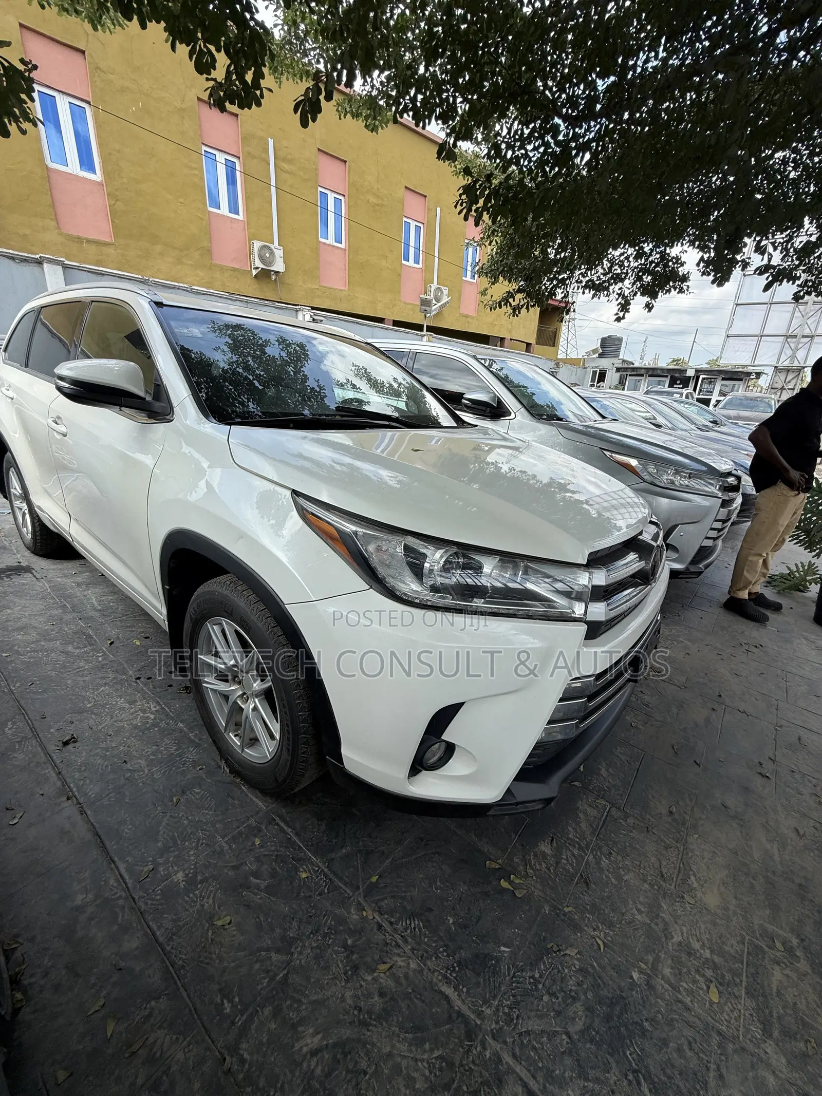 Toyota Highlander XLE 4x2 V6 (3.5L 6cyl 8A) 2018 White