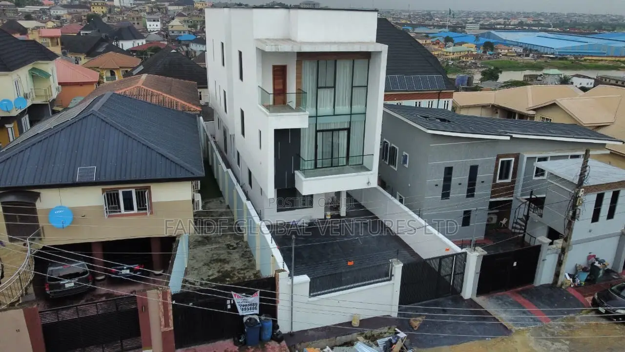 4bdrm Duplex in Magodo for sale