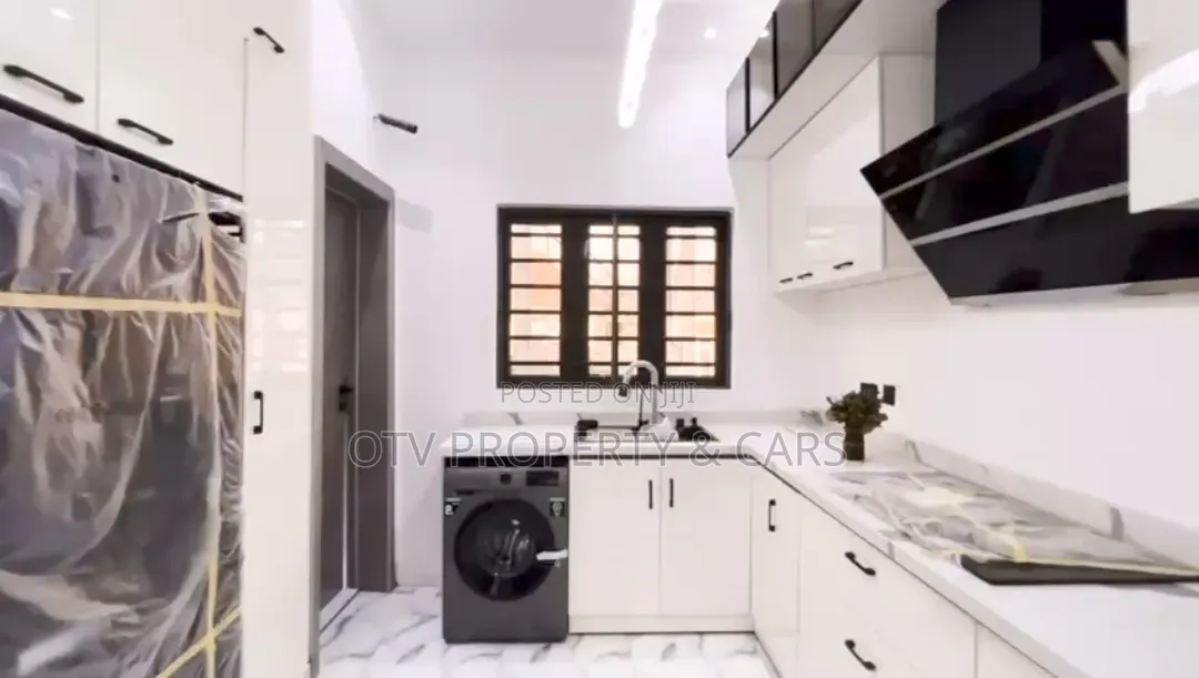 4bdrm Townhouse/Terrace in Lekki Phase 1 for sale