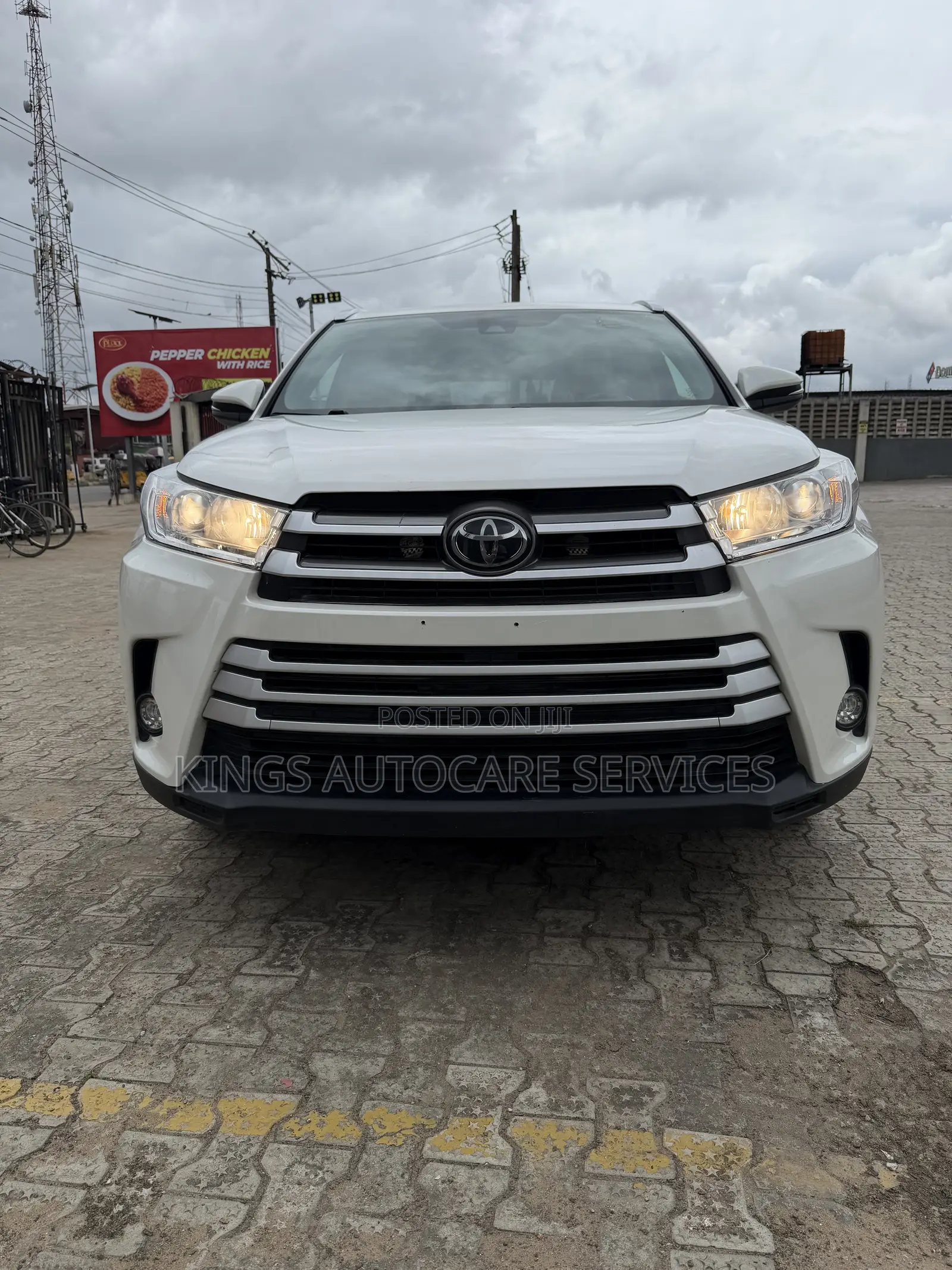 Toyota Highlander XLE 4x4 V6 (3.5L 6cyl 8A) 2018 White