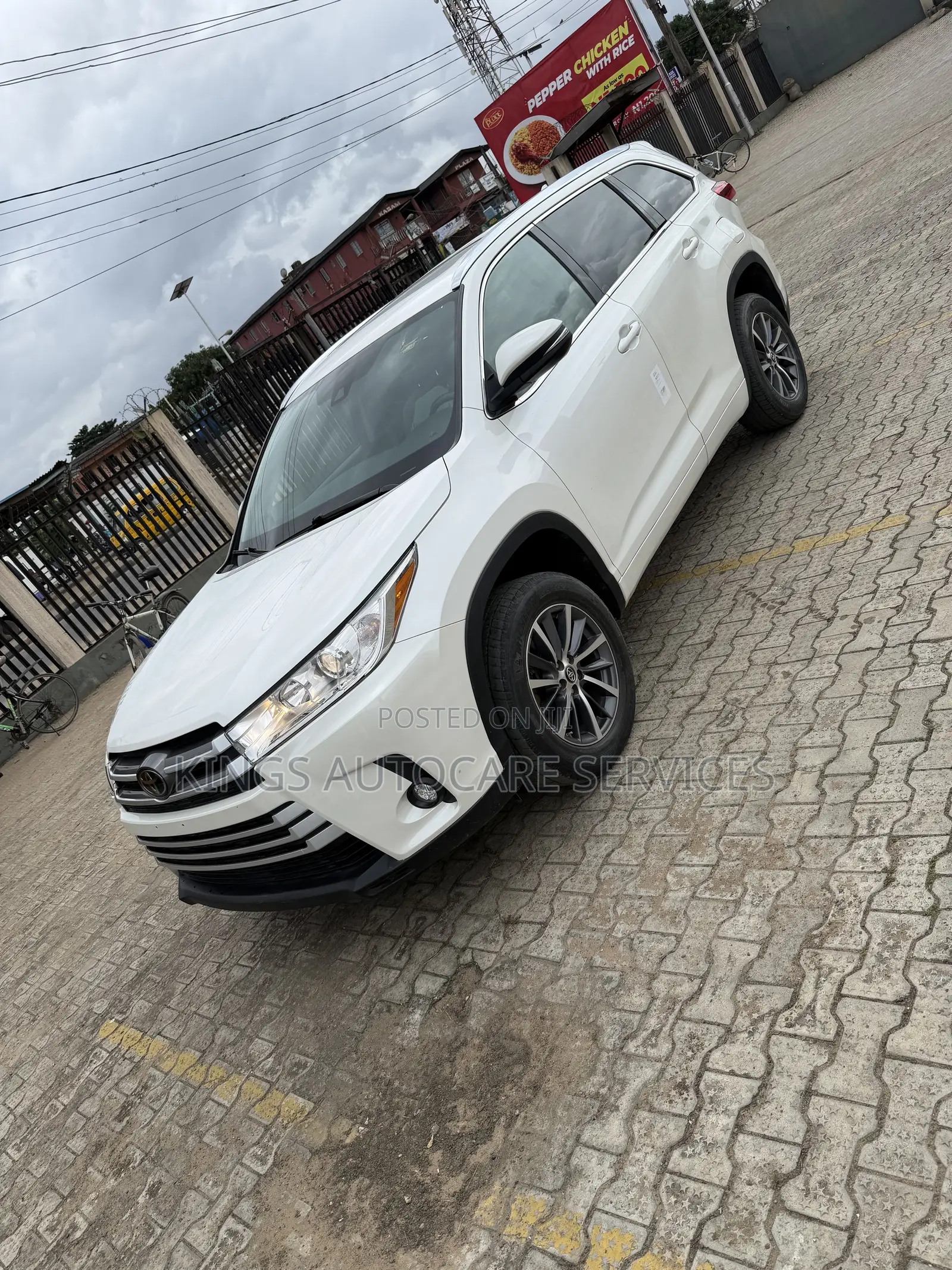 Toyota Highlander XLE 4x4 V6 (3.5L 6cyl 8A) 2018 White