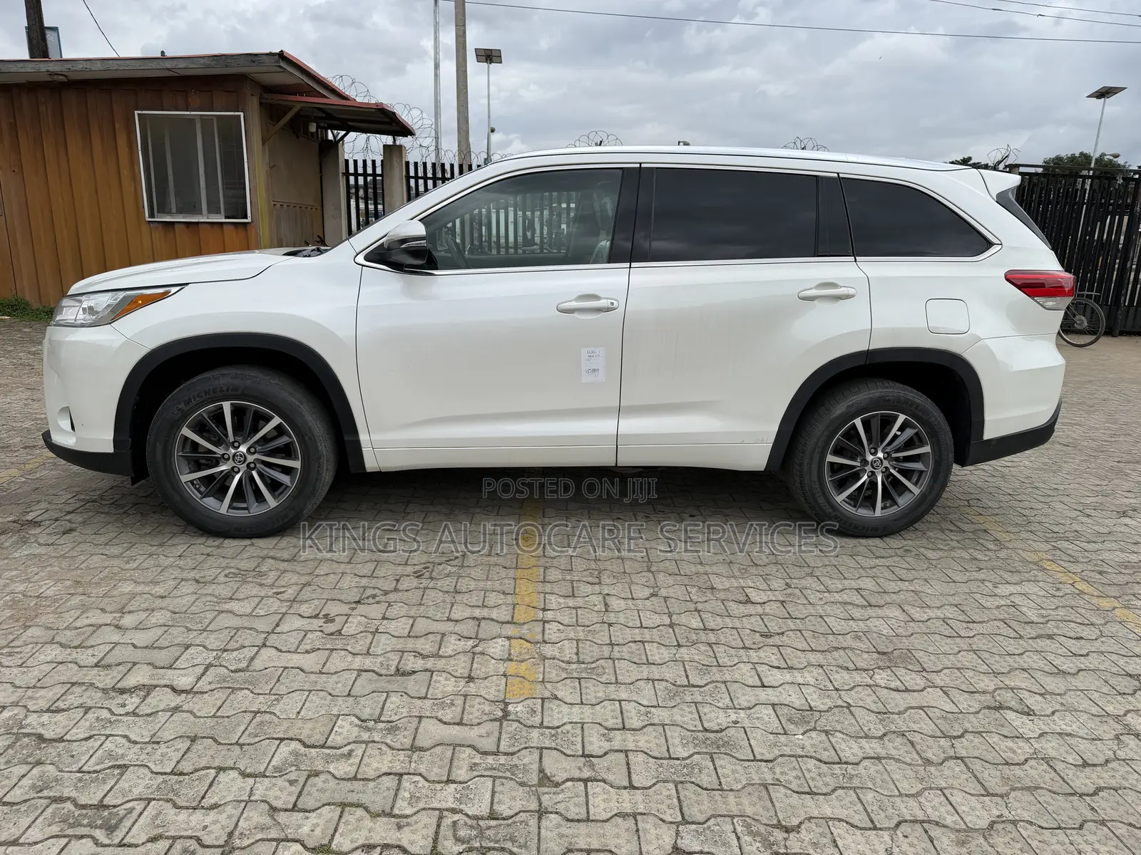 Toyota Highlander XLE 4x4 V6 (3.5L 6cyl 8A) 2018 White