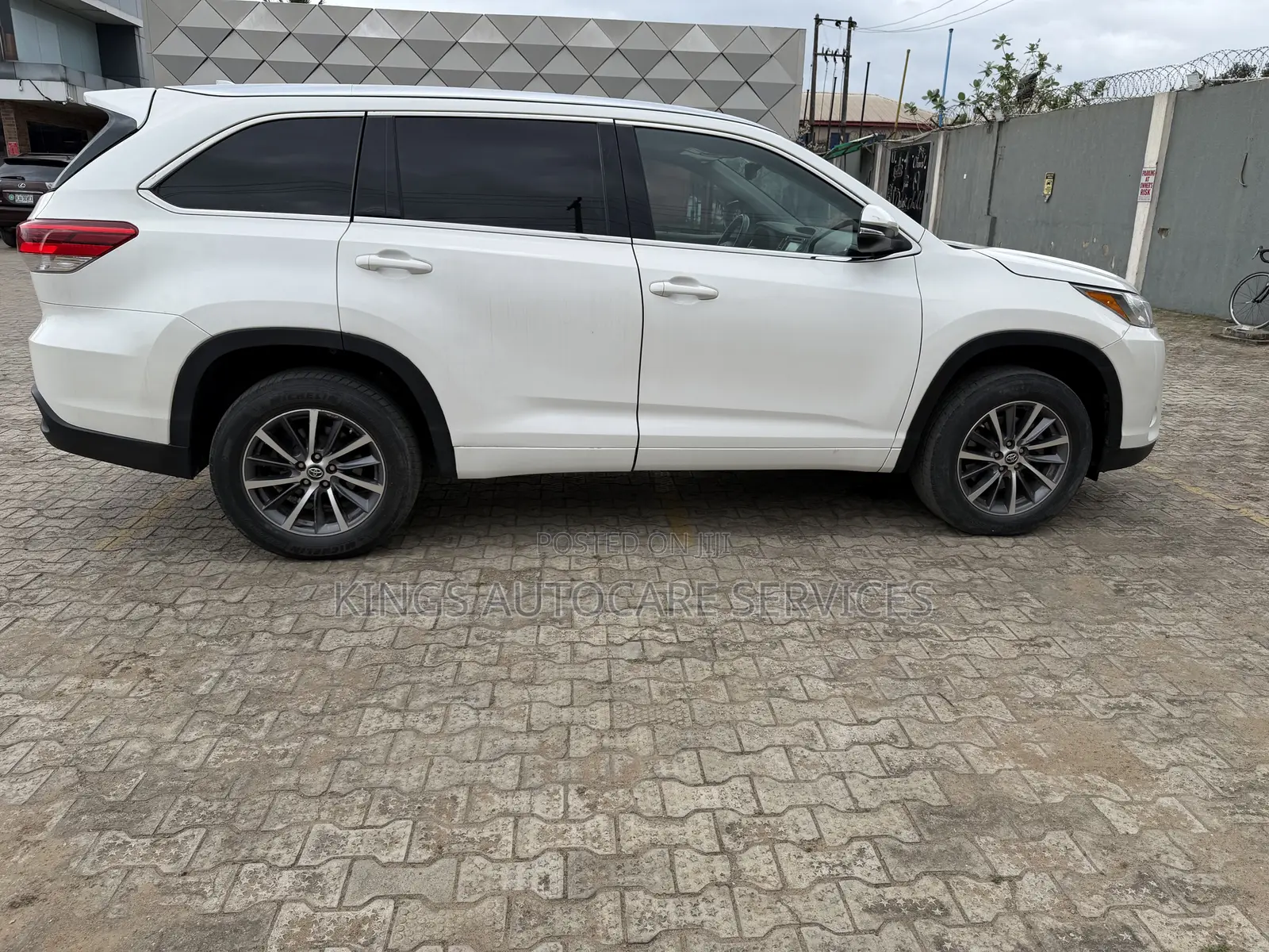 Toyota Highlander XLE 4x4 V6 (3.5L 6cyl 8A) 2018 White