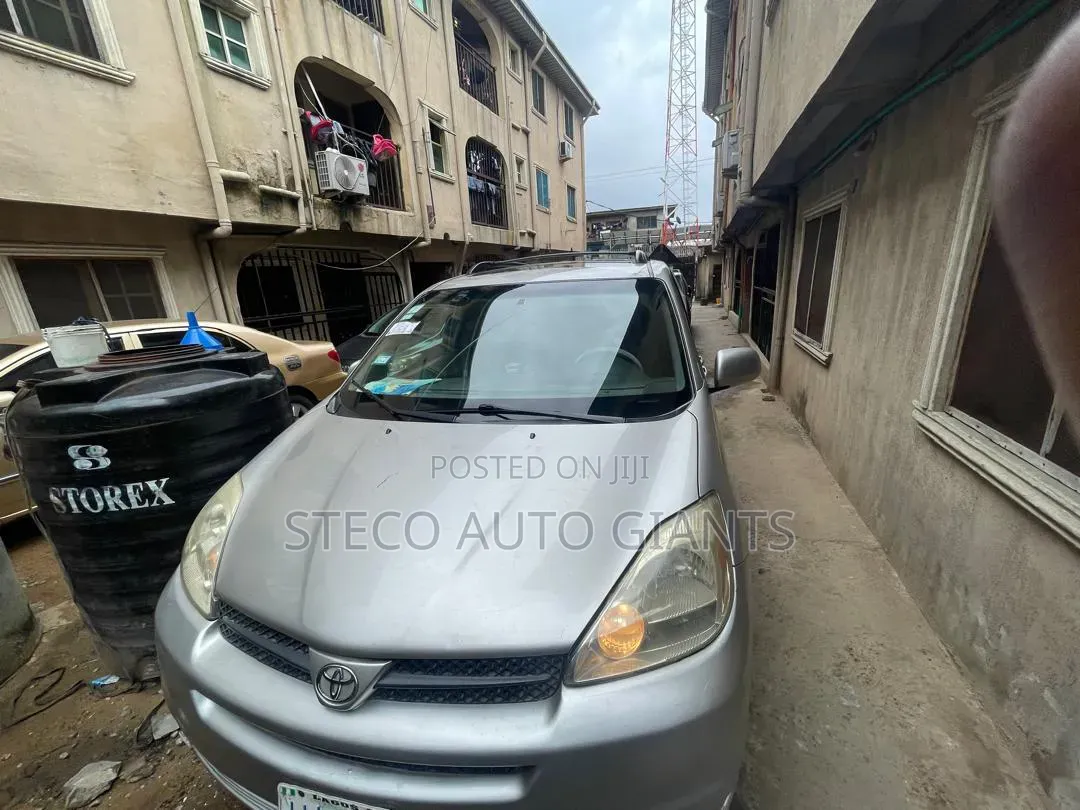 Toyota Sienna 2006 Silver