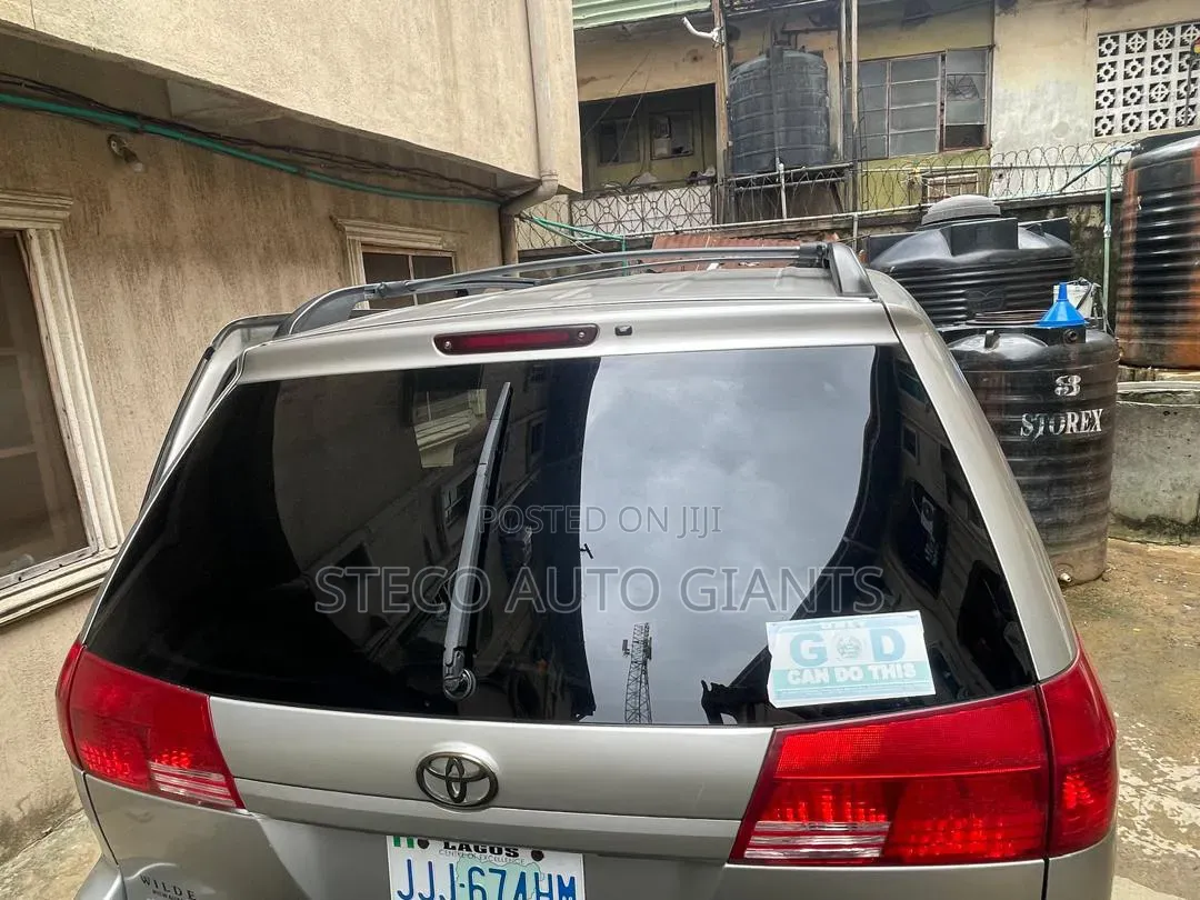Toyota Sienna 2006 Silver