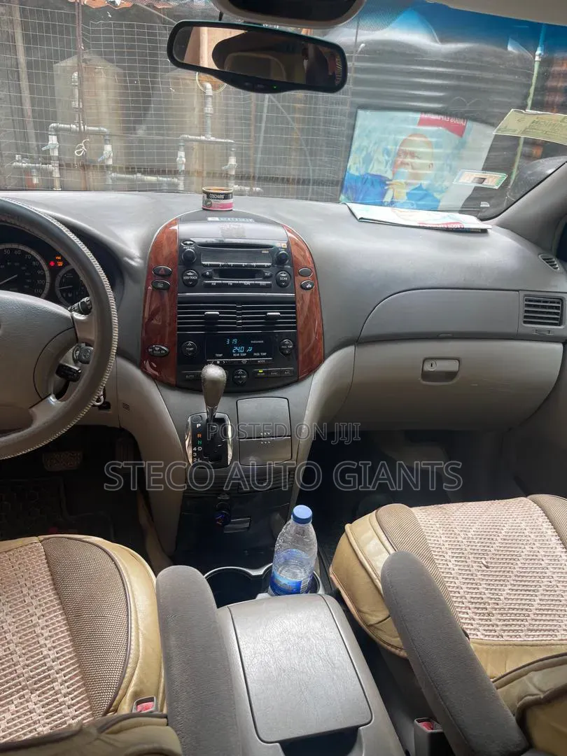 Toyota Sienna 2006 Silver