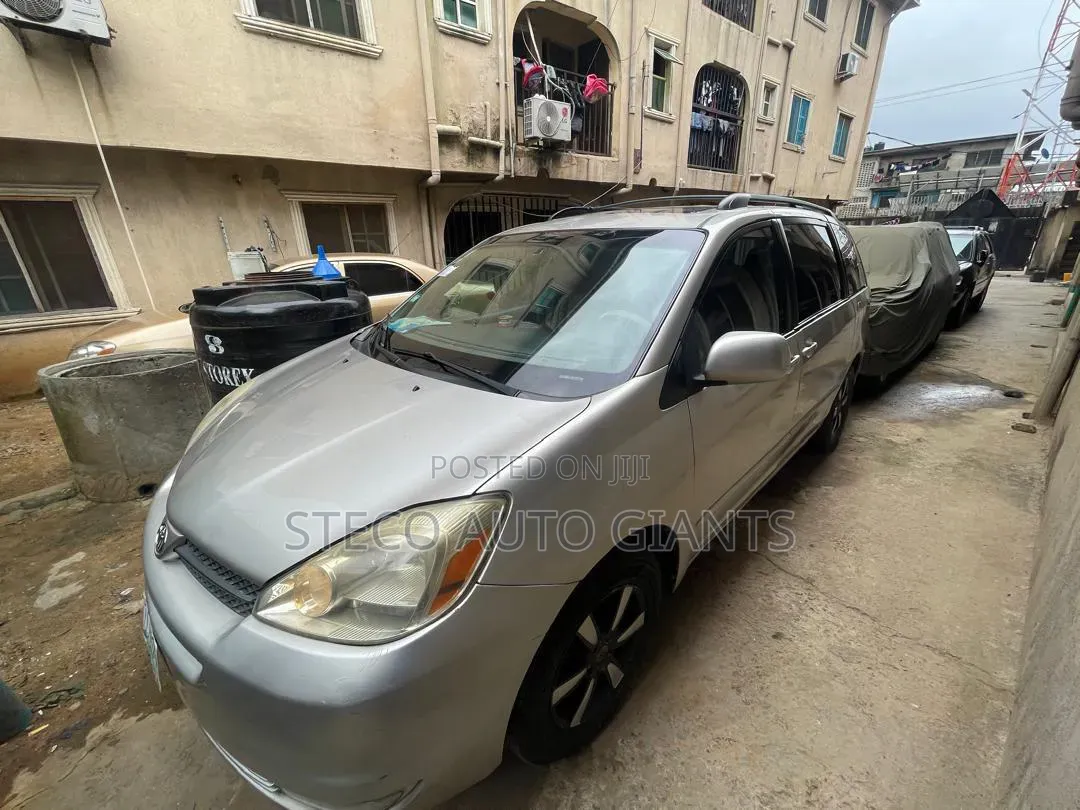 Toyota Sienna 2006 Silver