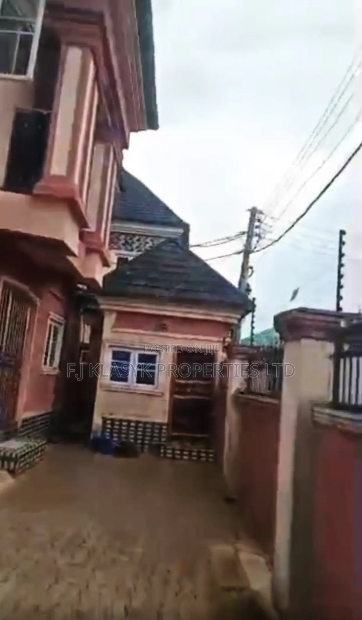 12bdrm House in Benin City for sale
