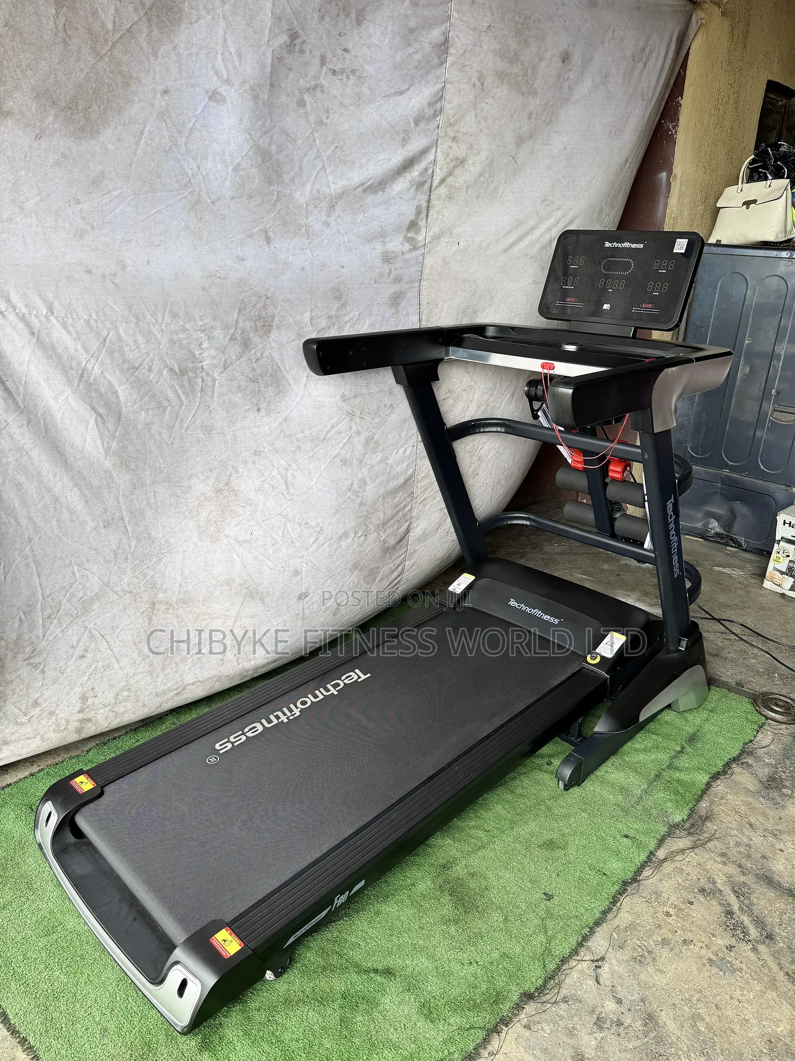 Brand New Technofitness Commercial Treadmill. (150kg)