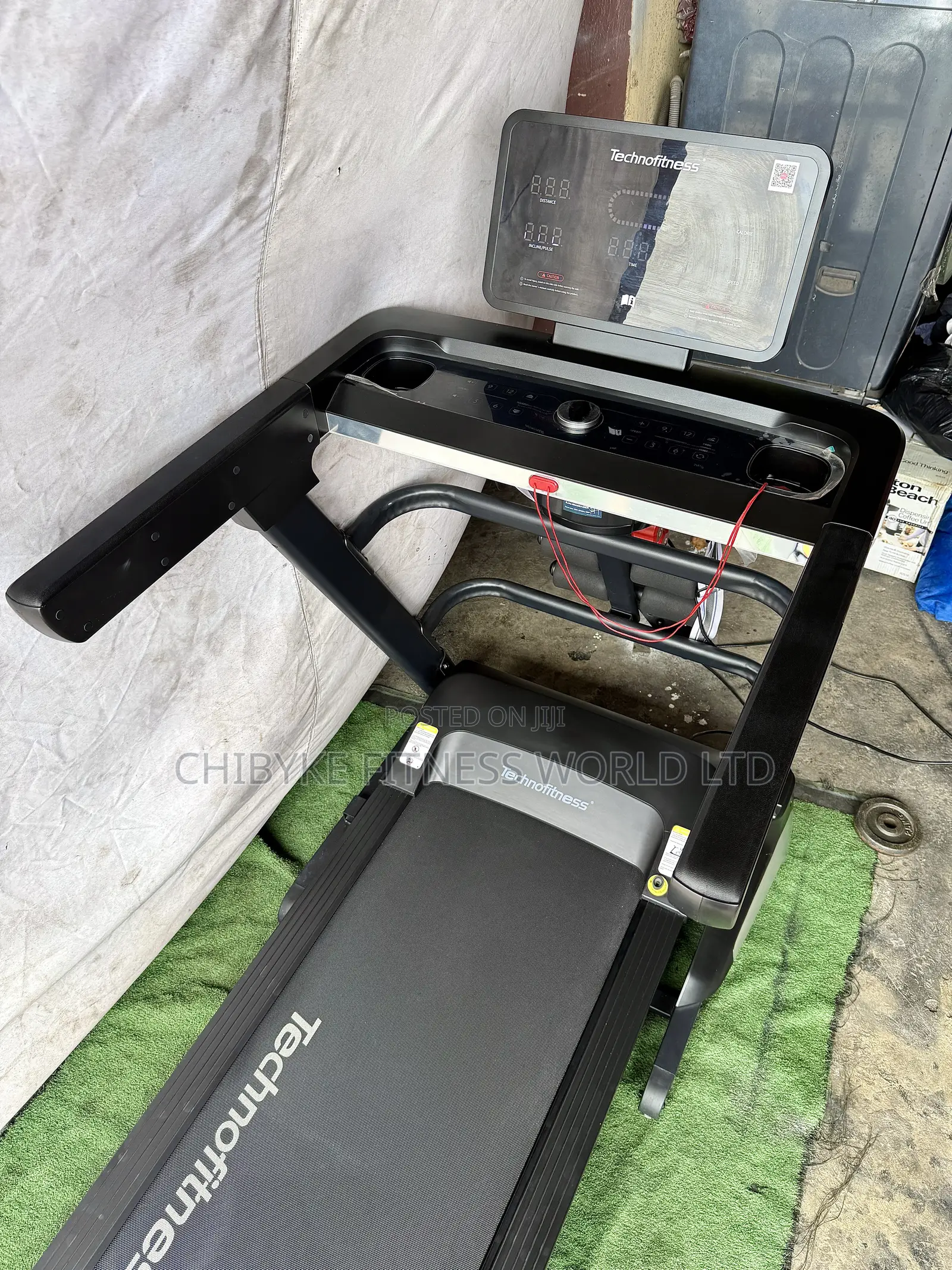 Brand New Technofitness Commercial Treadmill. (150kg)