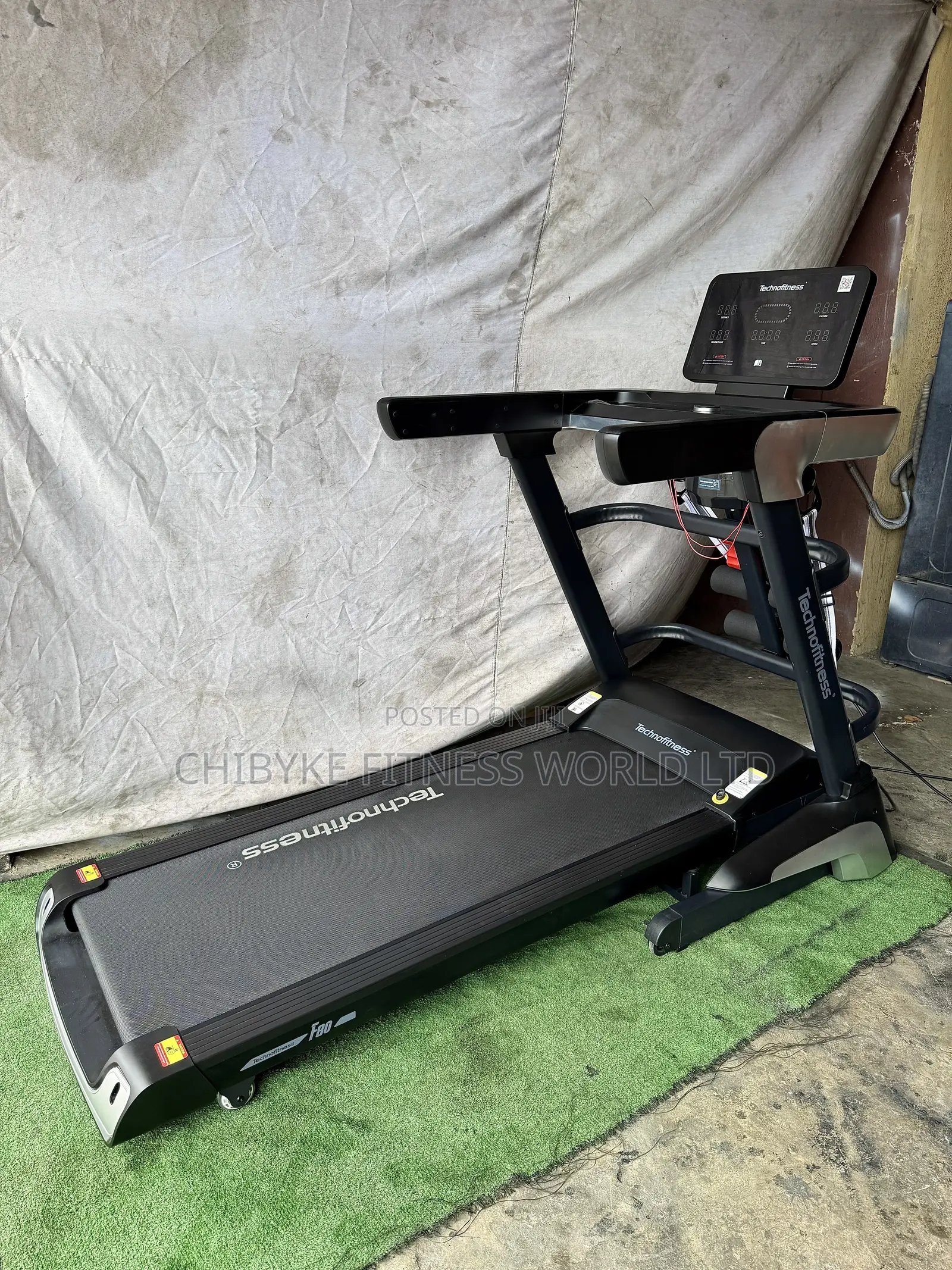 Brand New Technofitness Commercial Treadmill. (150kg)
