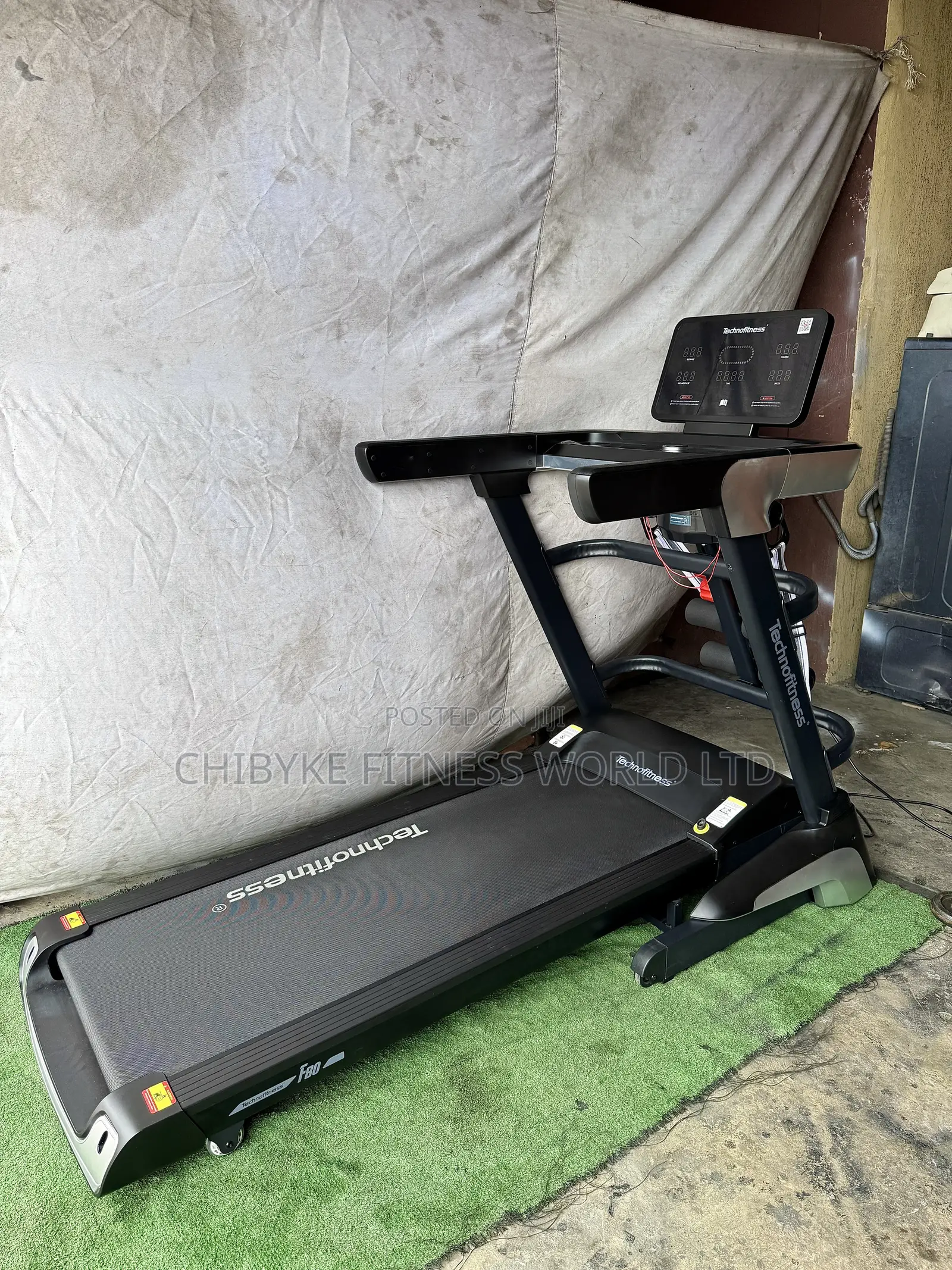 Brand New Technofitness Commercial Treadmill. (150kg)