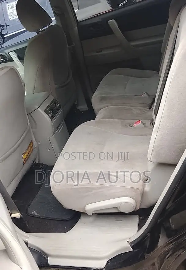 Toyota Highlander SE 2012