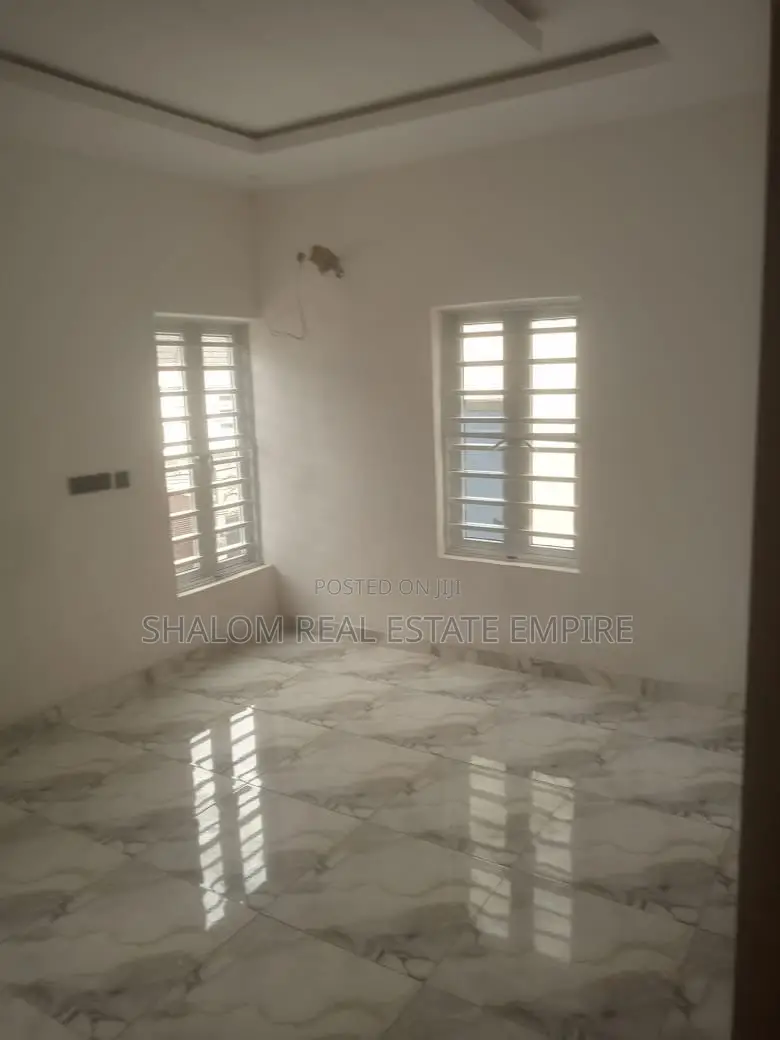 3bdrm Duplex in Olowoora Omole, Kosofe / Kosofe for rent