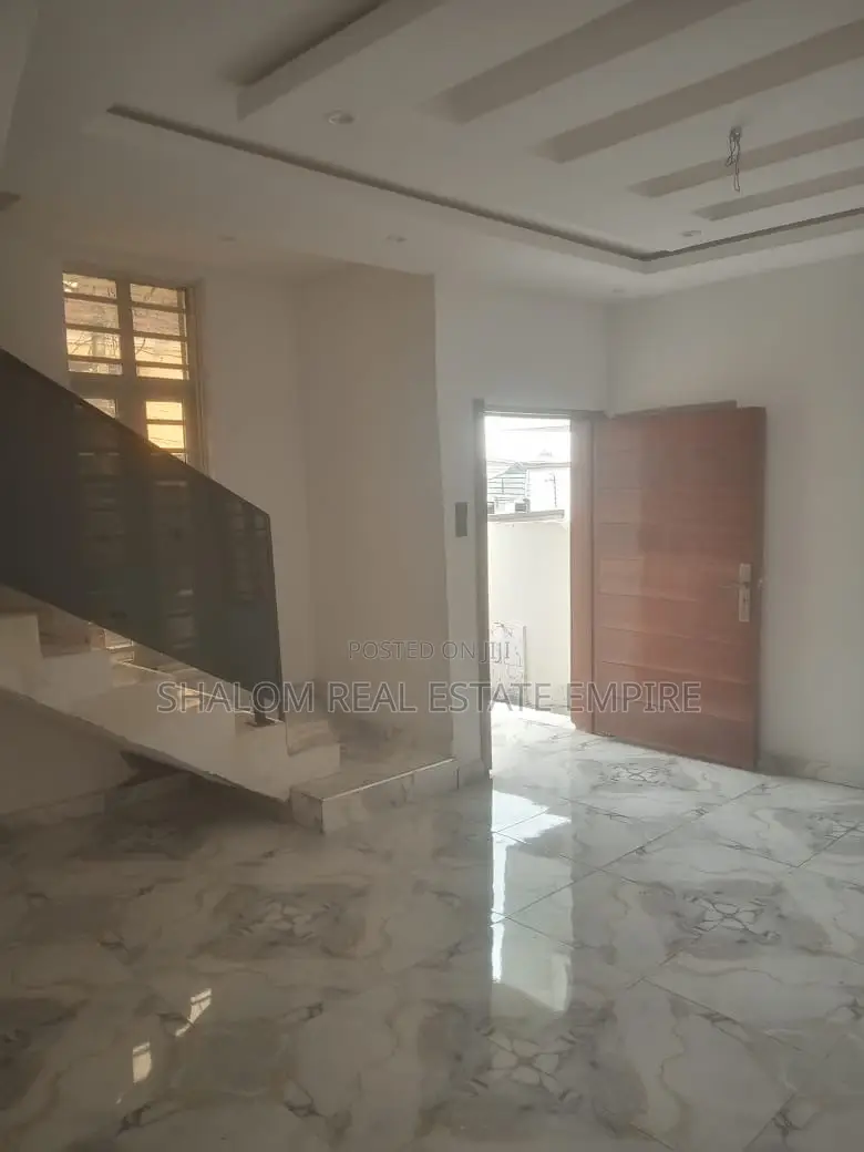 3bdrm Duplex in Olowoora Omole, Kosofe / Kosofe for rent