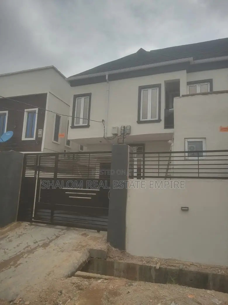 3bdrm Duplex in Olowoora Omole, Kosofe / Kosofe for rent